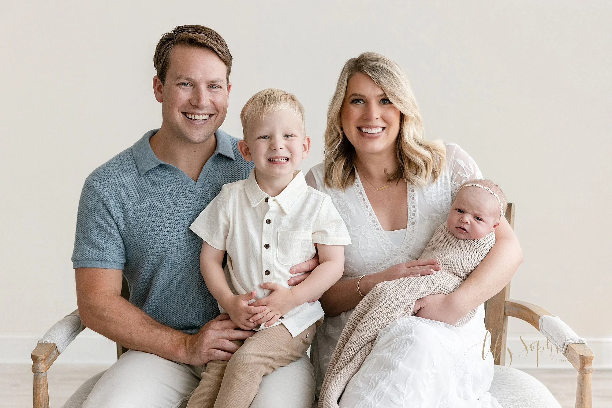 intown-atlanta-morningside-decatur-brookhaven-buckhead-natural-light-studio-family-portraits-newborn-baby-girl-photoshoot_0164.jpg