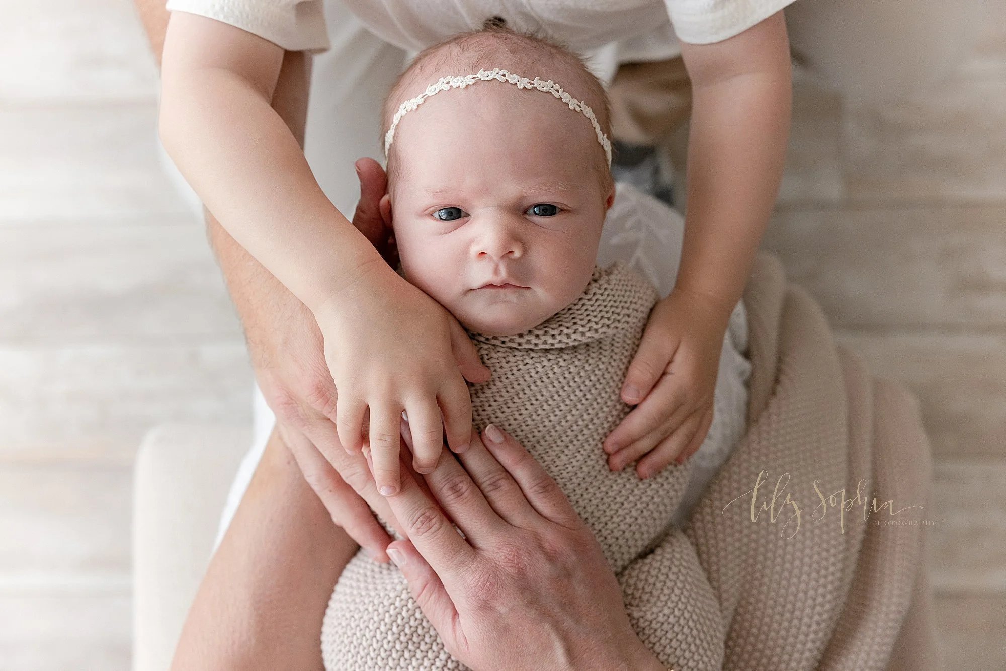 intown-atlanta-morningside-decatur-brookhaven-buckhead-natural-light-studio-family-portraits-newborn-baby-girl-photoshoot_0167.jpg