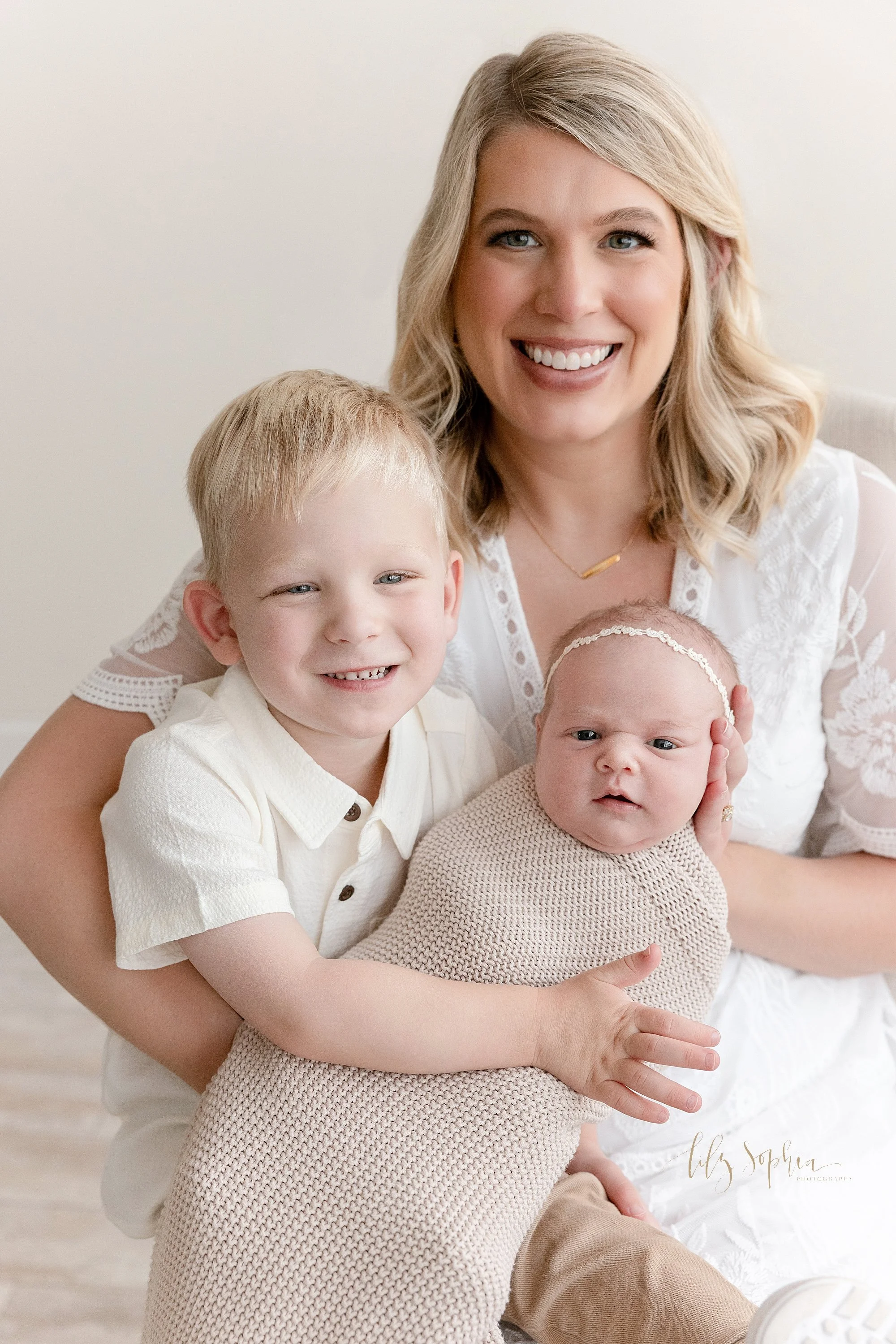 intown-atlanta-morningside-decatur-brookhaven-buckhead-natural-light-studio-family-portraits-newborn-baby-girl-photoshoot_0169.jpg