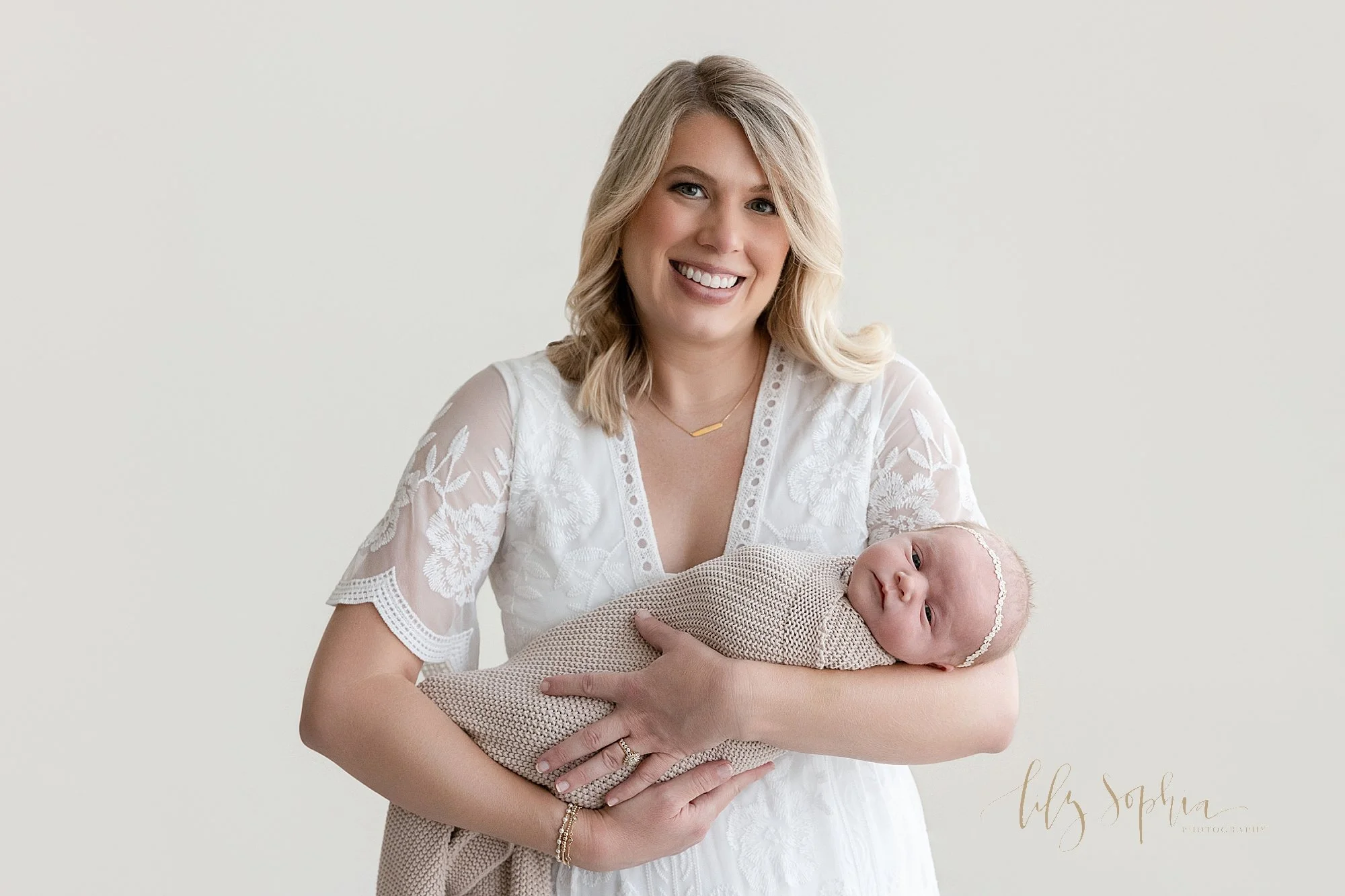 intown-atlanta-morningside-decatur-brookhaven-buckhead-natural-light-studio-family-portraits-newborn-baby-girl-photoshoot_0171.jpg