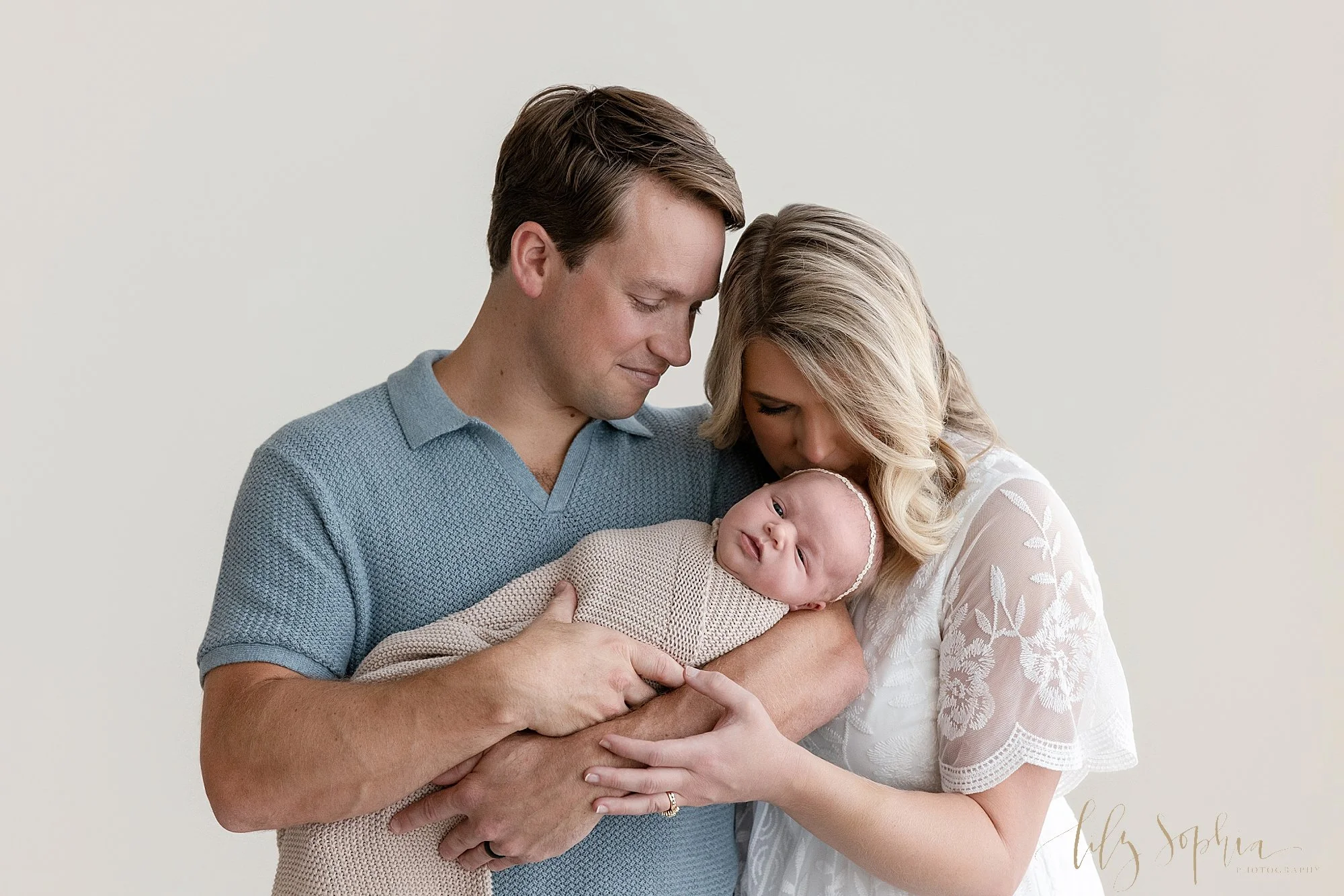 intown-atlanta-morningside-decatur-brookhaven-buckhead-natural-light-studio-family-portraits-newborn-baby-girl-photoshoot_0174.jpg
