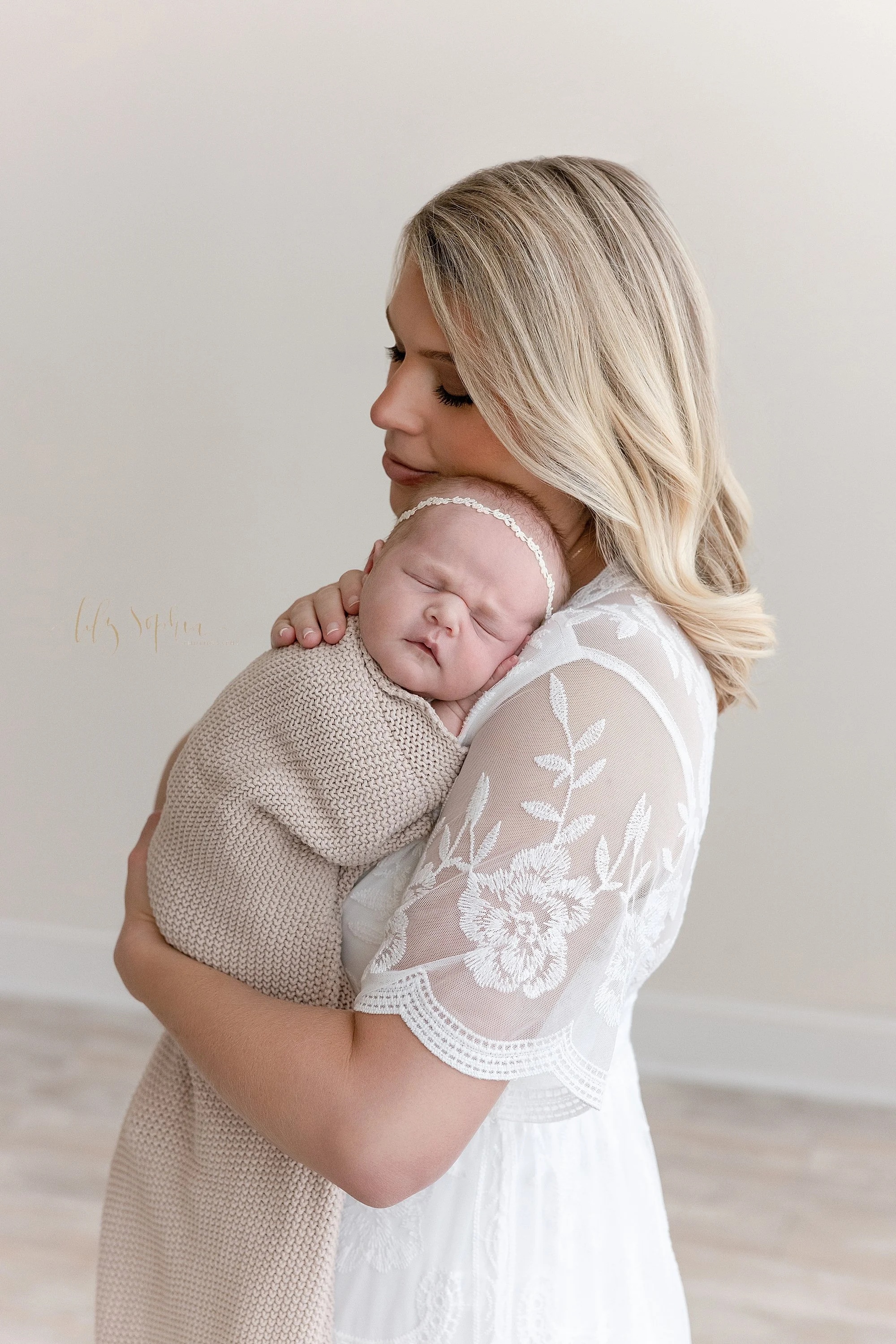 intown-atlanta-morningside-decatur-brookhaven-buckhead-natural-light-studio-family-portraits-newborn-baby-girl-photoshoot_0176.jpg