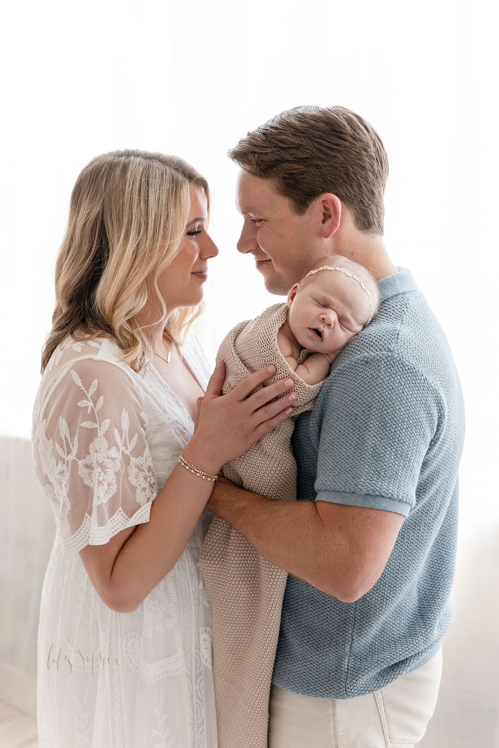 intown-atlanta-morningside-decatur-brookhaven-buckhead-natural-light-studio-family-portraits-newborn-baby-girl-photoshoot_0180.jpg