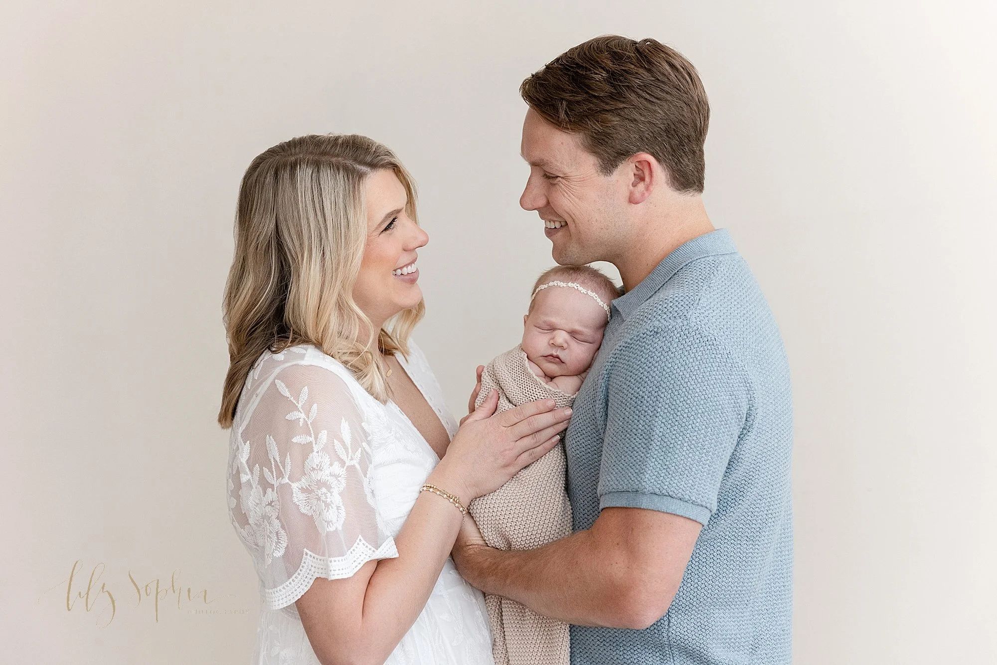intown-atlanta-morningside-decatur-brookhaven-buckhead-natural-light-studio-family-portraits-newborn-baby-girl-photoshoot_0182.jpg