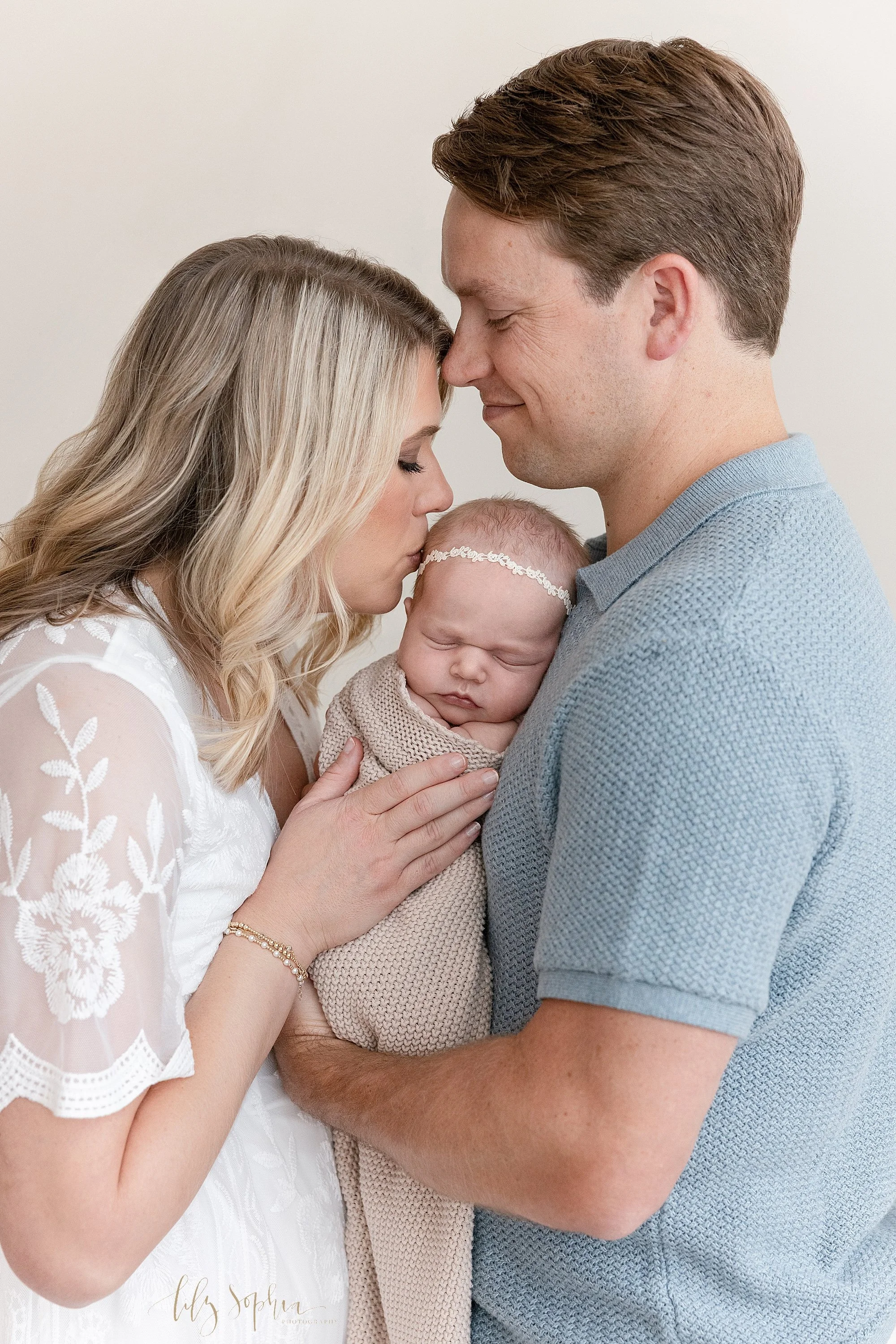 intown-atlanta-morningside-decatur-brookhaven-buckhead-natural-light-studio-family-portraits-newborn-baby-girl-photoshoot_0183.jpg