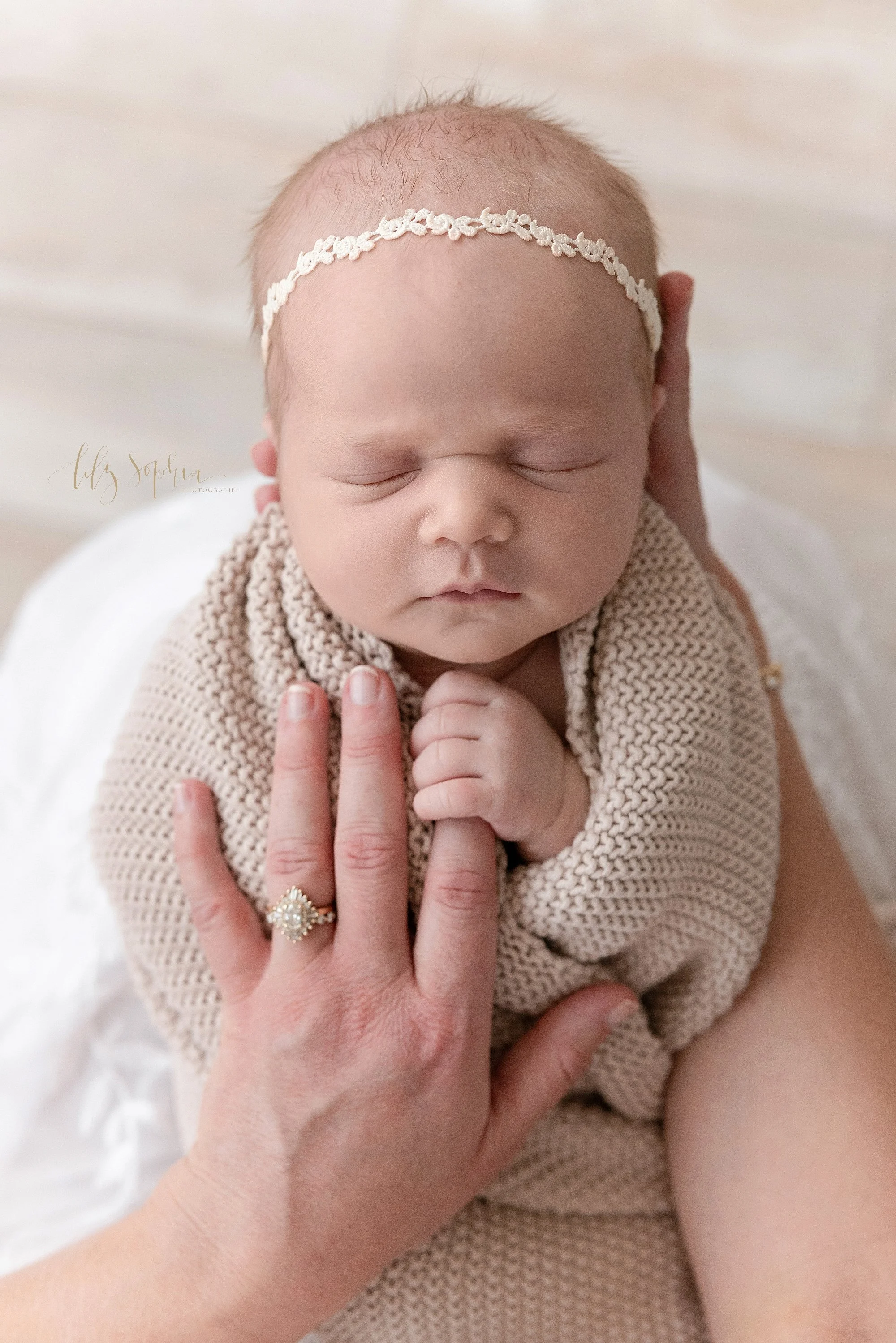 intown-atlanta-morningside-decatur-brookhaven-buckhead-natural-light-studio-family-portraits-newborn-baby-girl-photoshoot_0186.jpg