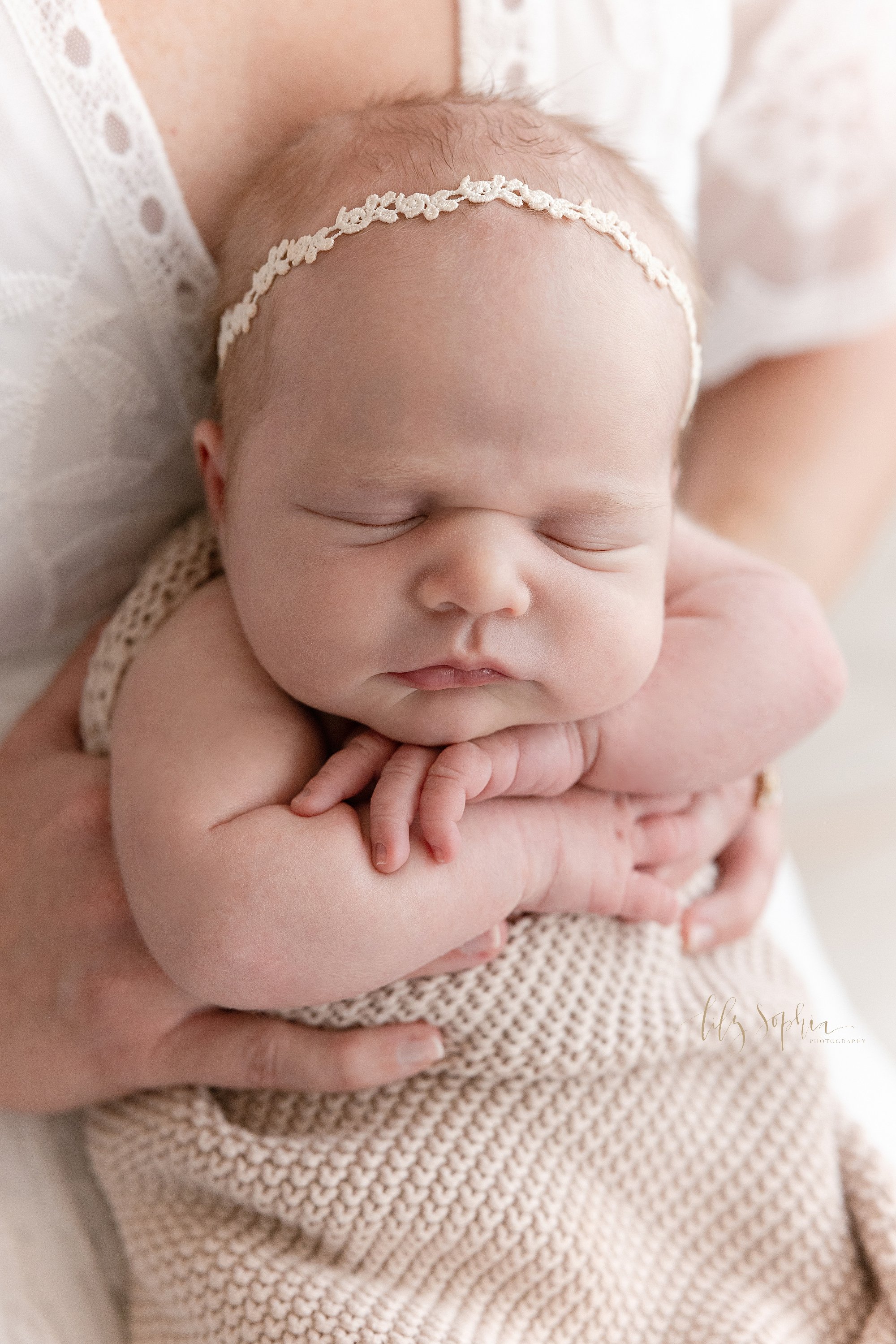 intown-atlanta-morningside-decatur-brookhaven-buckhead-natural-light-studio-family-portraits-newborn-baby-girl-photoshoot_0187.jpg