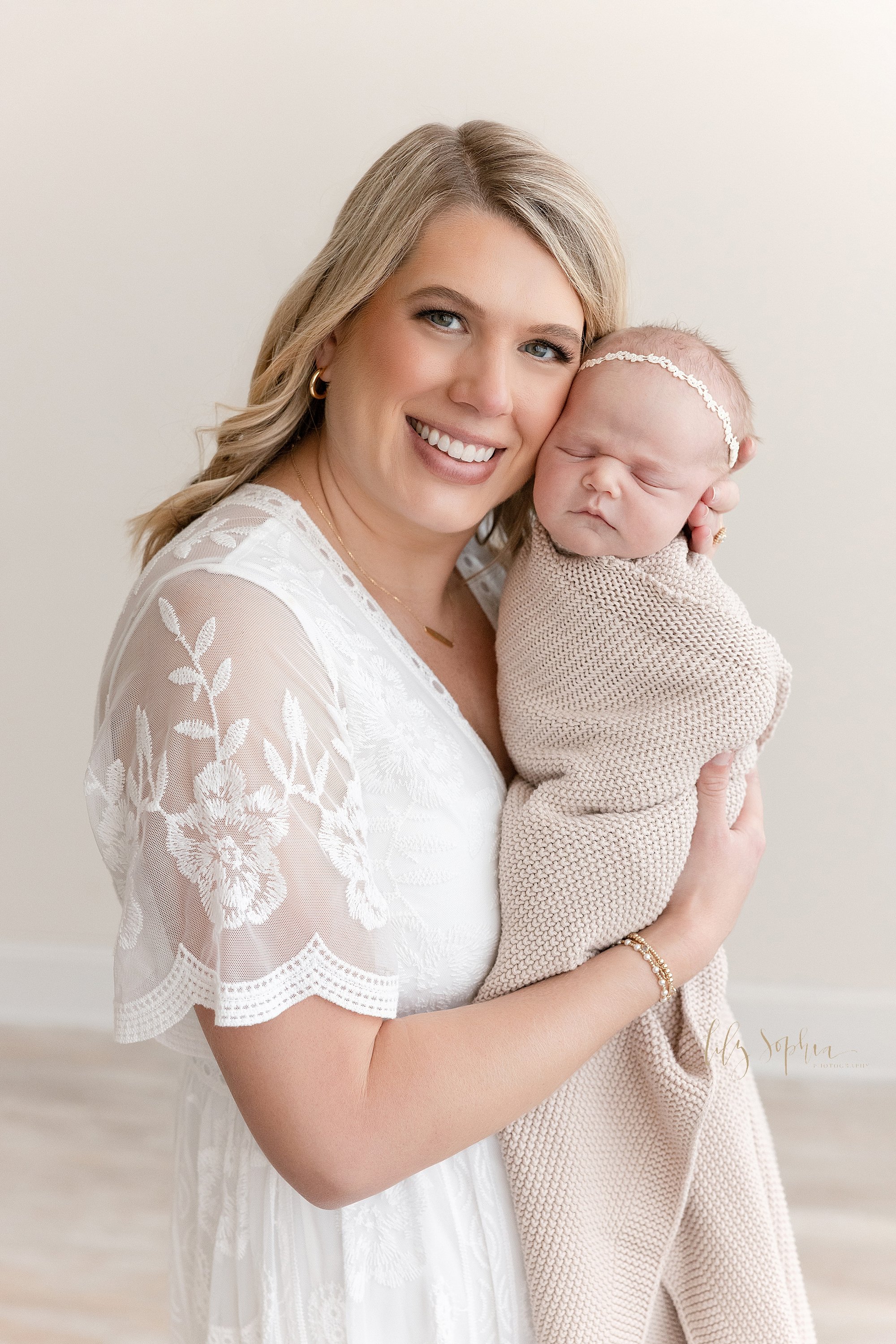 intown-atlanta-morningside-decatur-brookhaven-buckhead-natural-light-studio-family-portraits-newborn-baby-girl-photoshoot_0188.jpg