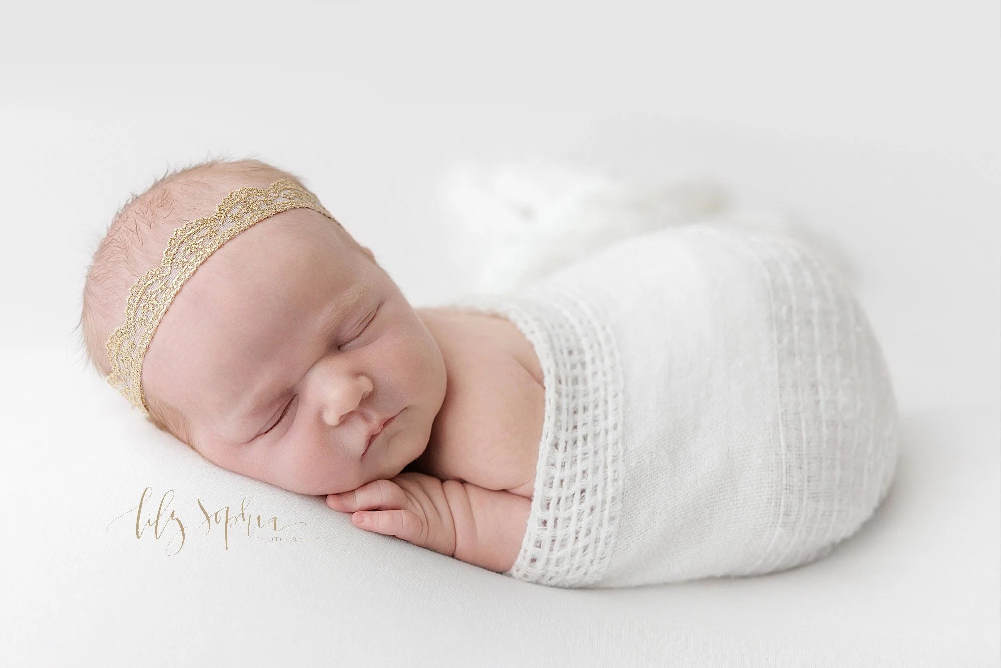 intown-atlanta-morningside-decatur-brookhaven-buckhead-natural-light-studio-family-portraits-newborn-baby-girl-photoshoot_0190.jpg