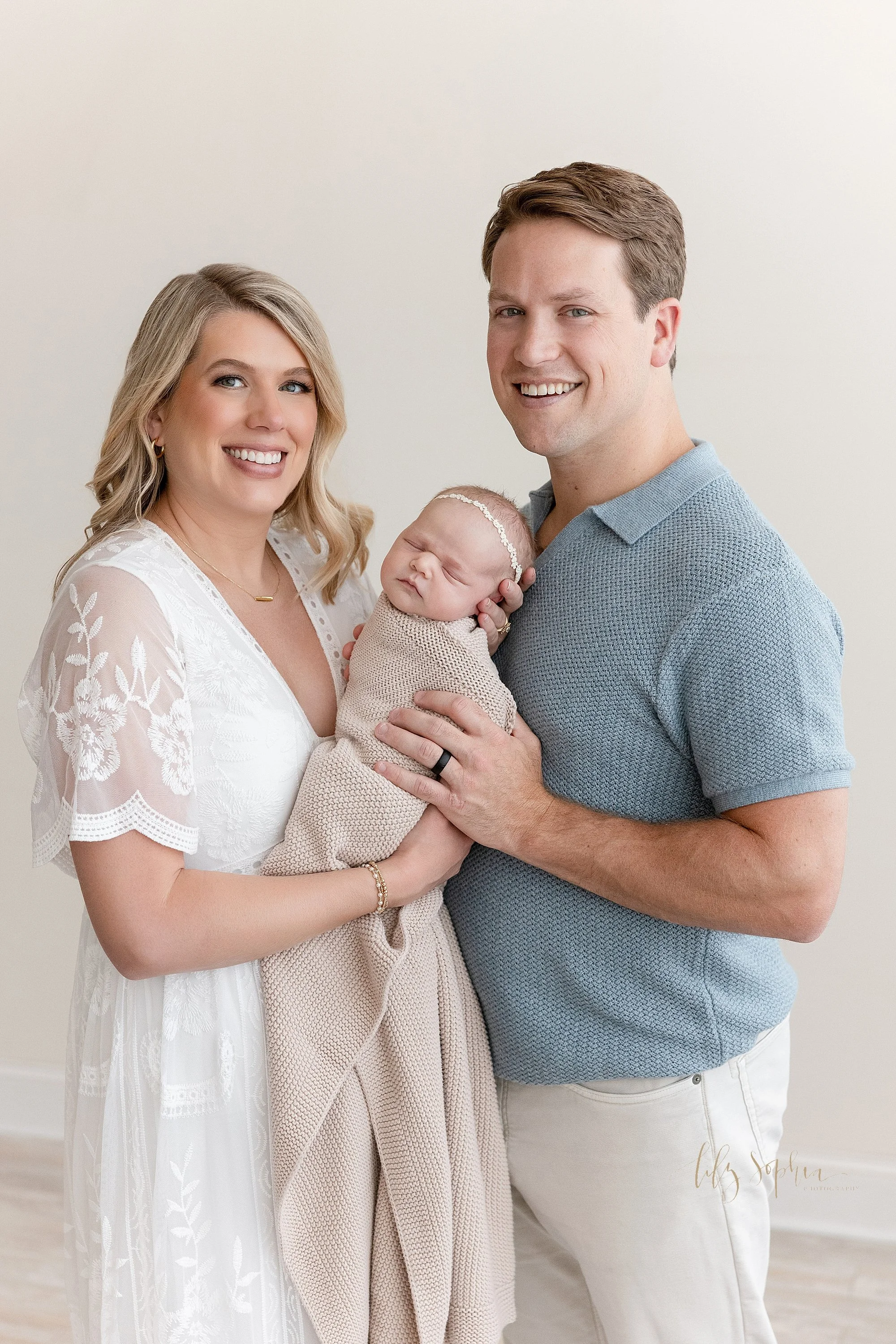 intown-atlanta-morningside-decatur-brookhaven-buckhead-natural-light-studio-family-portraits-newborn-baby-girl-photoshoot_0189.jpg