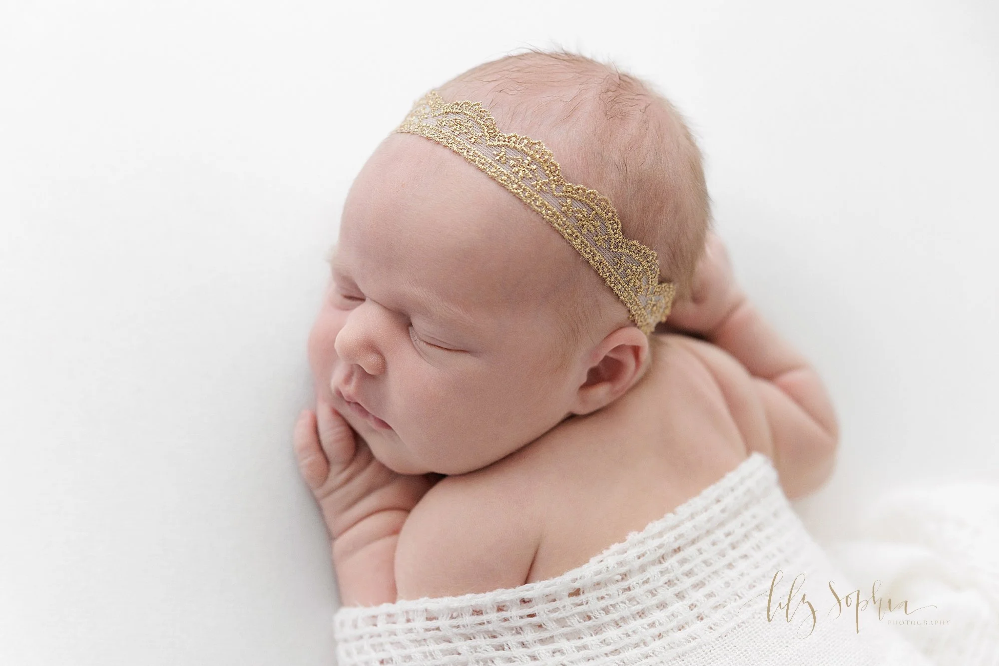 intown-atlanta-morningside-decatur-brookhaven-buckhead-natural-light-studio-family-portraits-newborn-baby-girl-photoshoot_0191.jpg