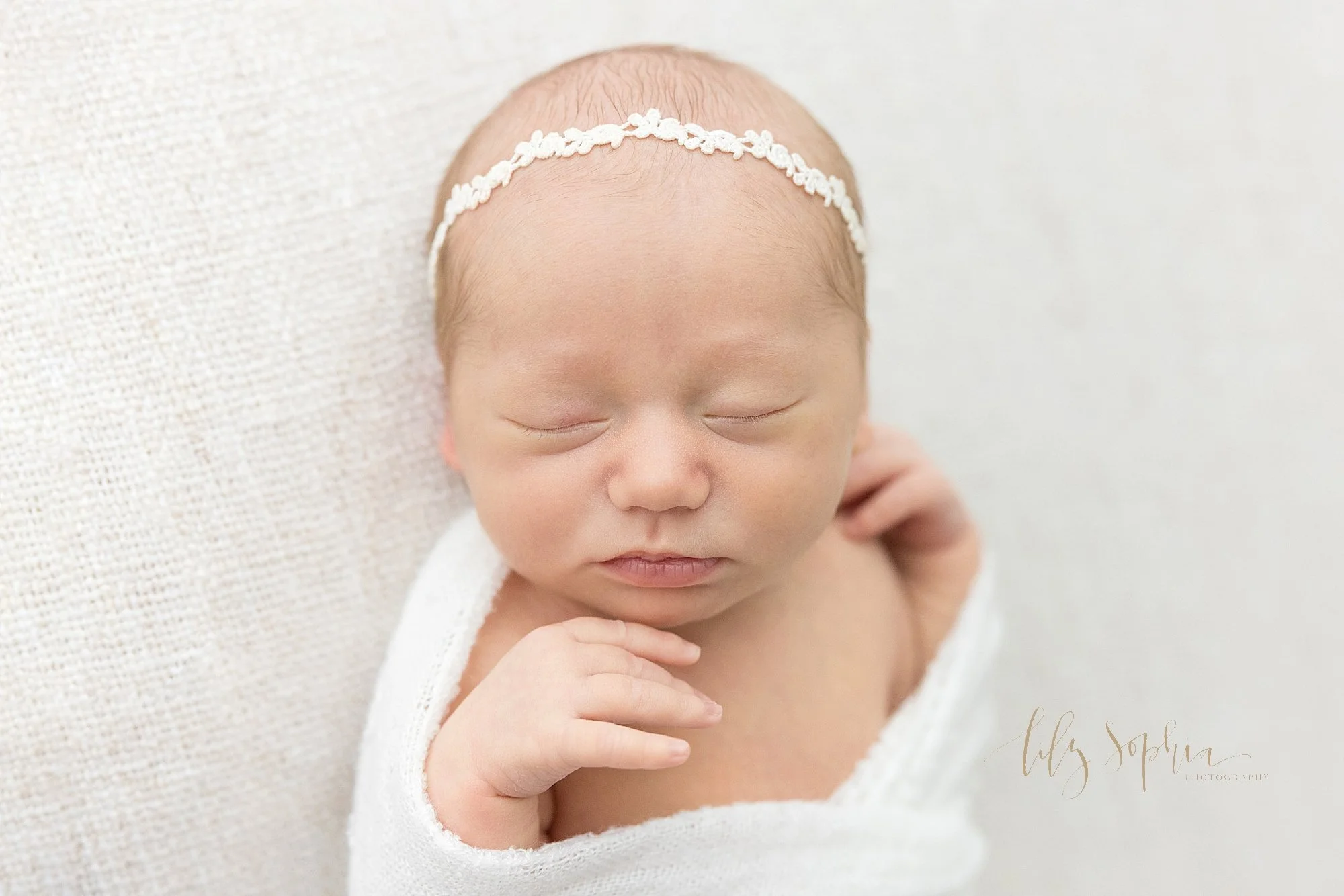 intown-atlanta-morningside-decatur-brookhaven-buckhead-natural-light-studio-family-portraits-newborn-baby-girl-photoshoot_0196.jpg