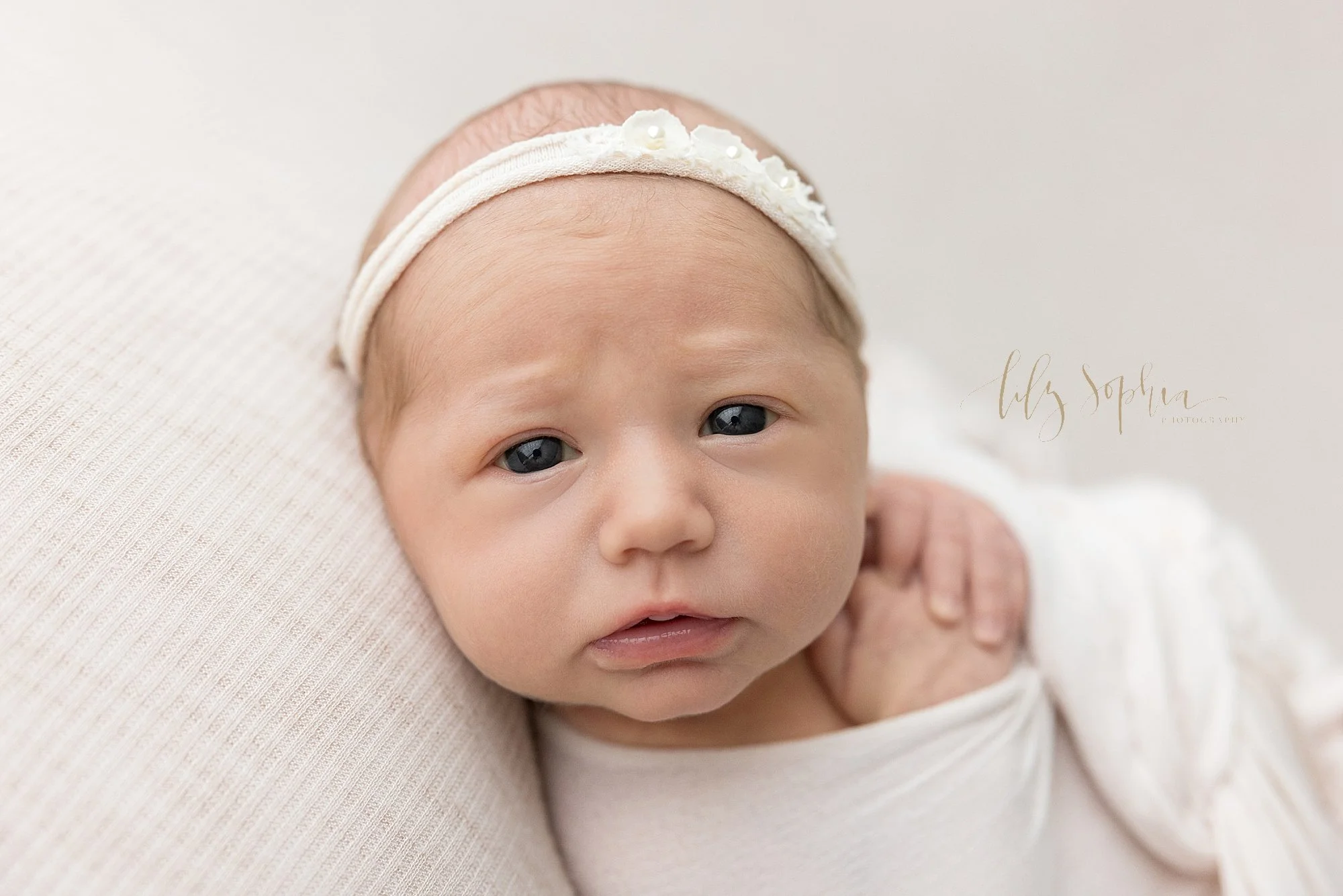 intown-atlanta-morningside-decatur-brookhaven-buckhead-natural-light-studio-family-portraits-newborn-baby-girl-photoshoot_0198.jpg