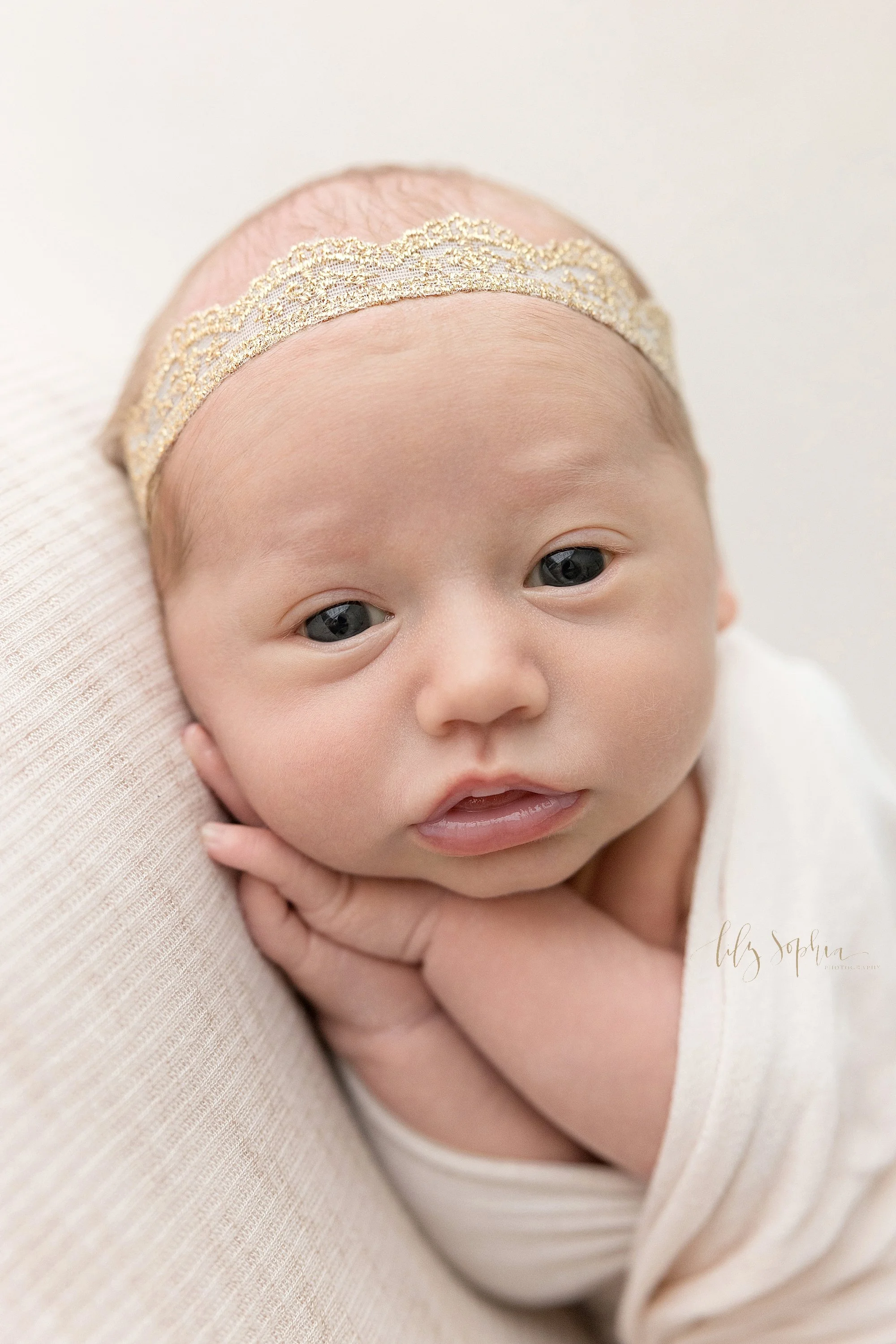 intown-atlanta-morningside-decatur-brookhaven-buckhead-natural-light-studio-family-portraits-newborn-baby-girl-photoshoot_0200.jpg