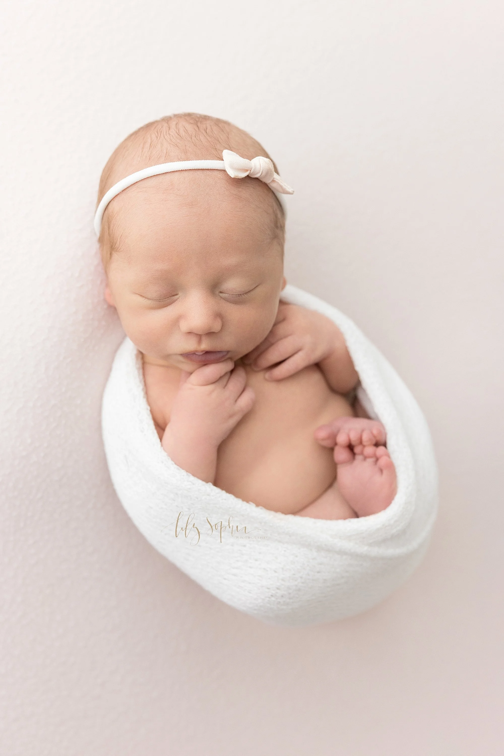 intown-atlanta-morningside-decatur-brookhaven-buckhead-natural-light-studio-family-portraits-newborn-baby-girl-photoshoot_0202.jpg