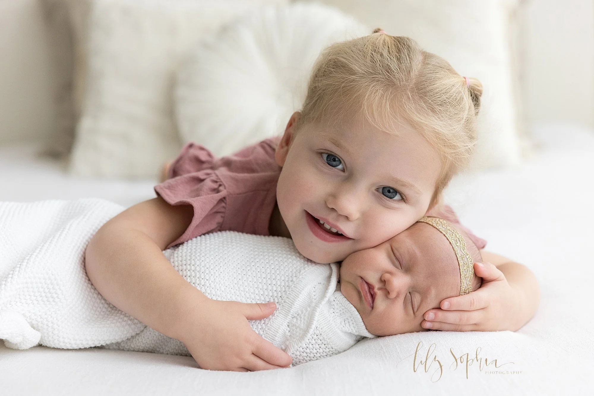intown-atlanta-morningside-decatur-brookhaven-buckhead-natural-light-studio-family-portraits-newborn-baby-girl-photoshoot_0206.jpg