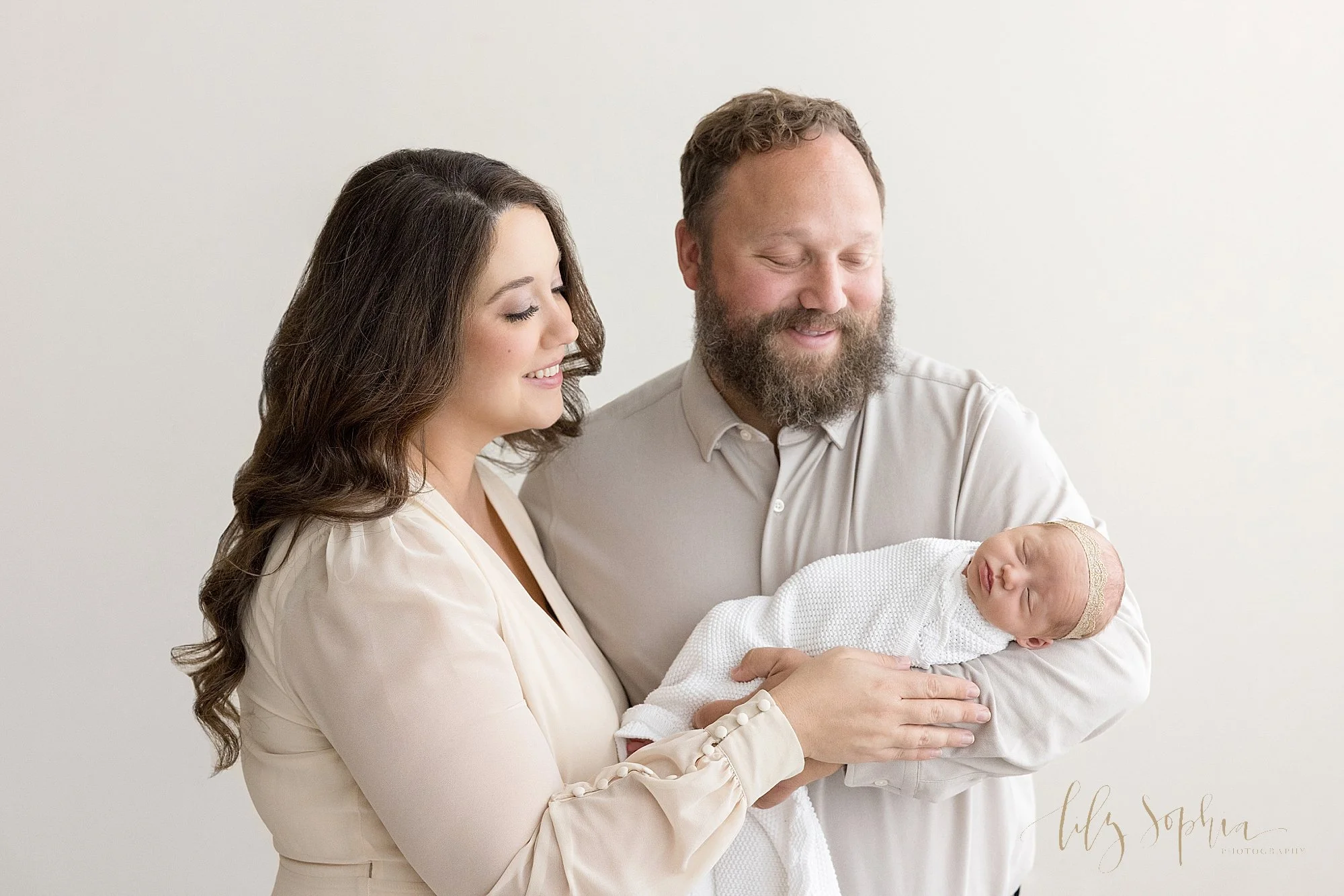 intown-atlanta-morningside-decatur-brookhaven-buckhead-natural-light-studio-family-portraits-newborn-baby-girl-photoshoot_0234.jpg