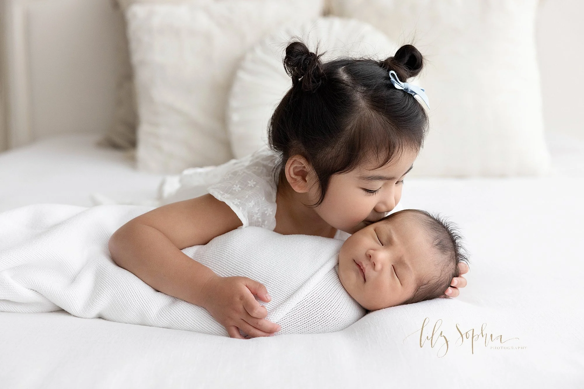 intown-atlanta-morningside-decatur-brookhaven-buckhead-natural-light-studio-family-portraits-newborn-baby-boy-photoshoot_0259.jpg
