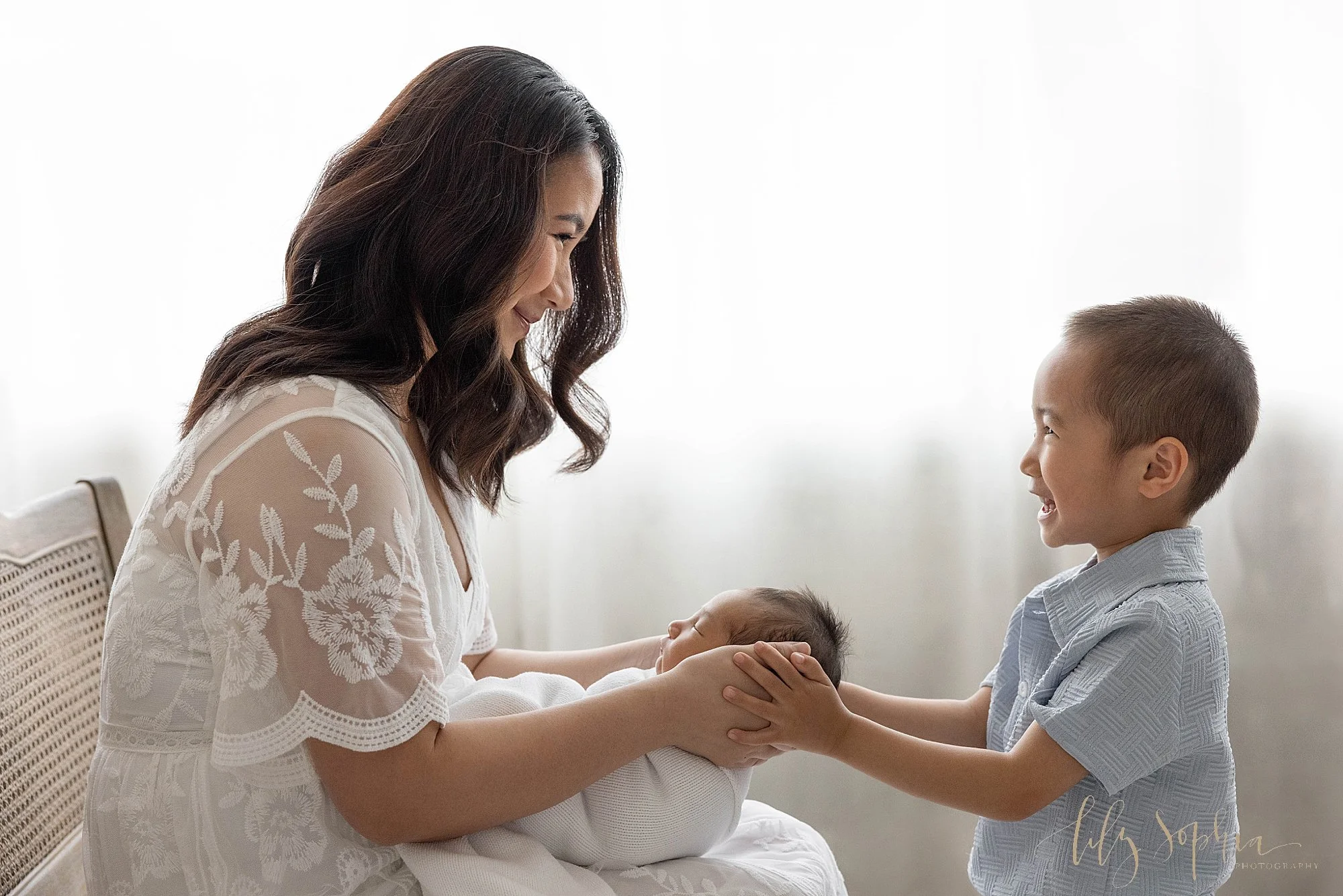 intown-atlanta-morningside-decatur-brookhaven-buckhead-natural-light-studio-family-portraits-newborn-baby-boy-photoshoot_0276.jpg