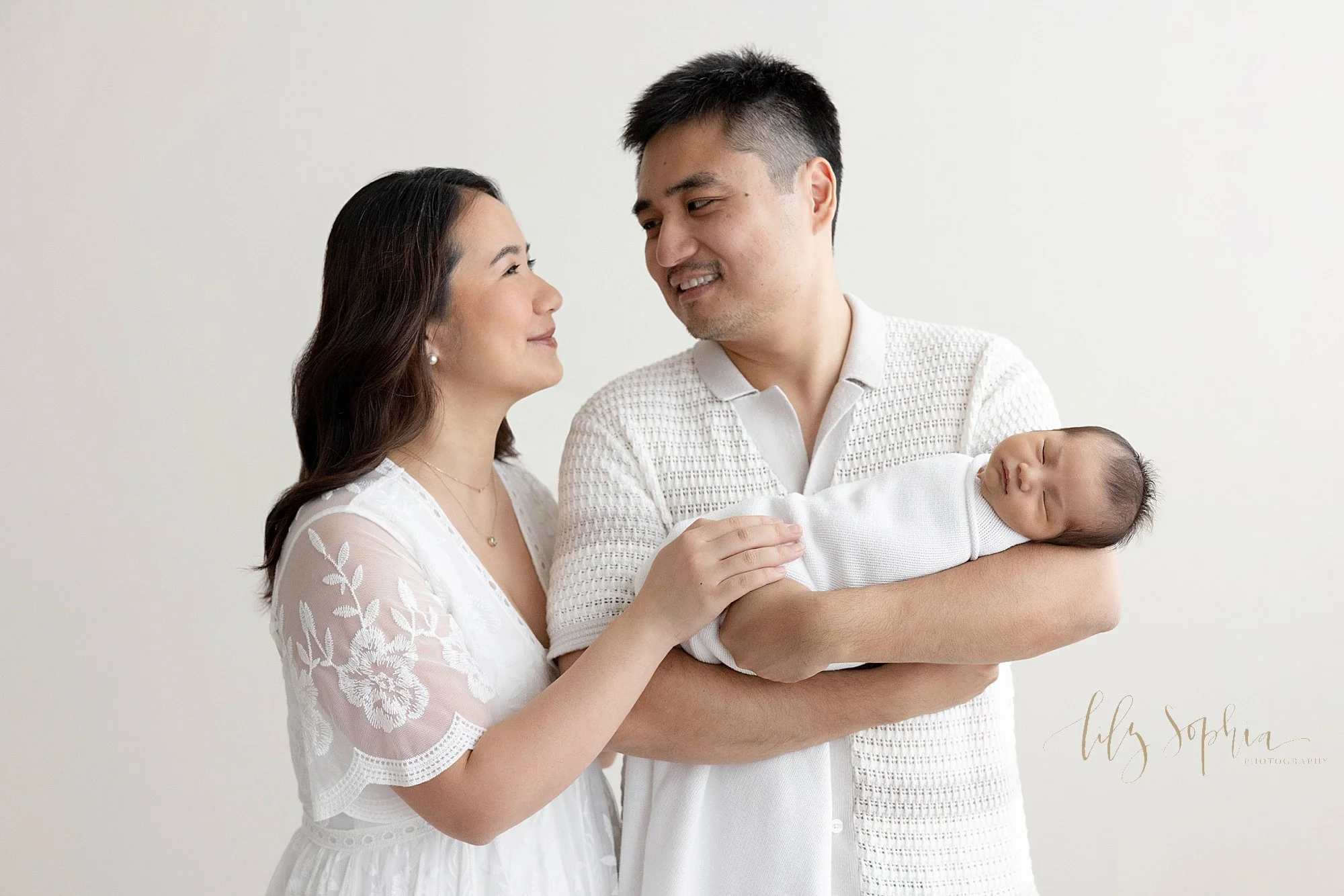 intown-atlanta-morningside-decatur-brookhaven-buckhead-natural-light-studio-family-portraits-newborn-baby-boy-photoshoot_0280.jpg