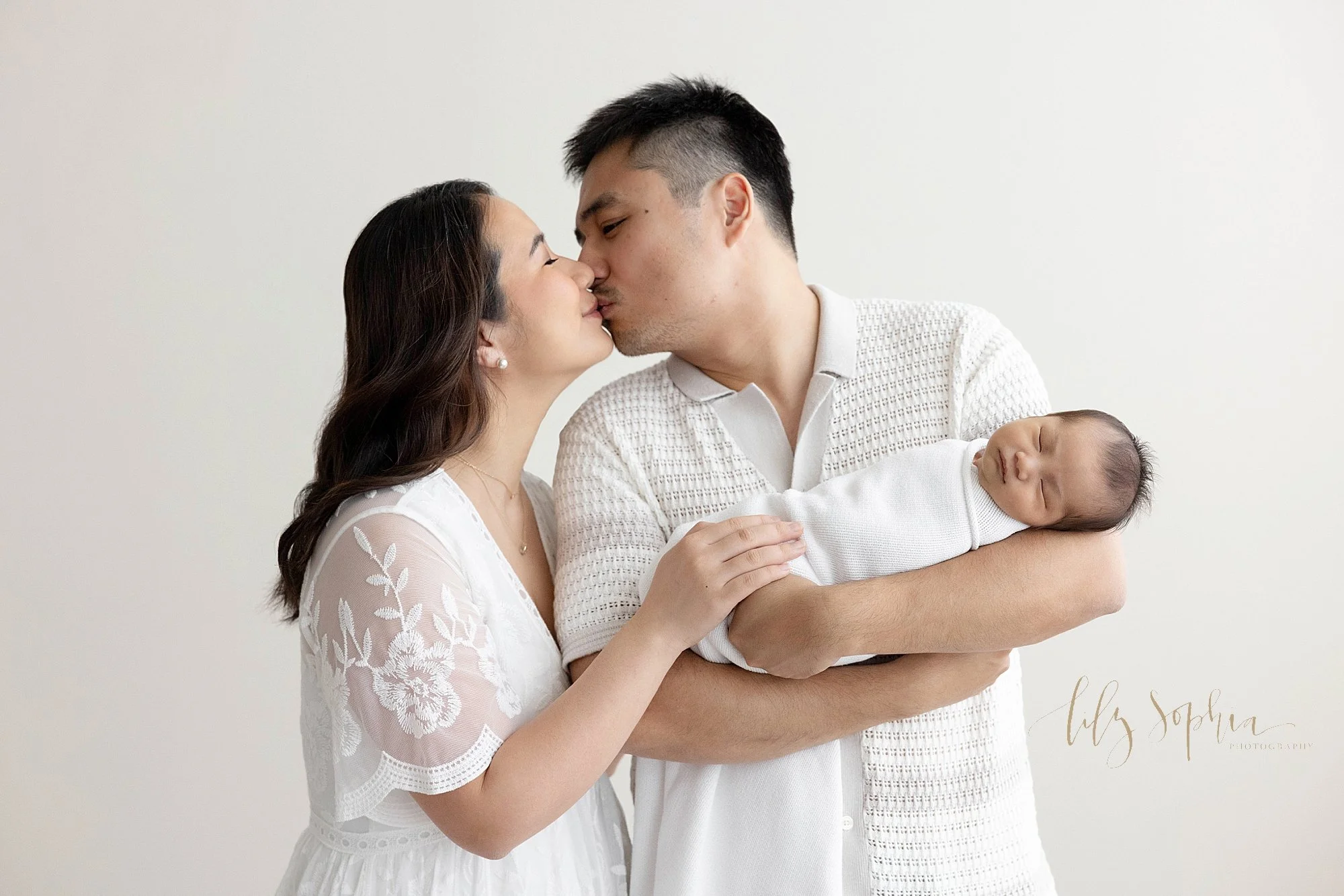intown-atlanta-morningside-decatur-brookhaven-buckhead-natural-light-studio-family-portraits-newborn-baby-boy-photoshoot_0281.jpg
