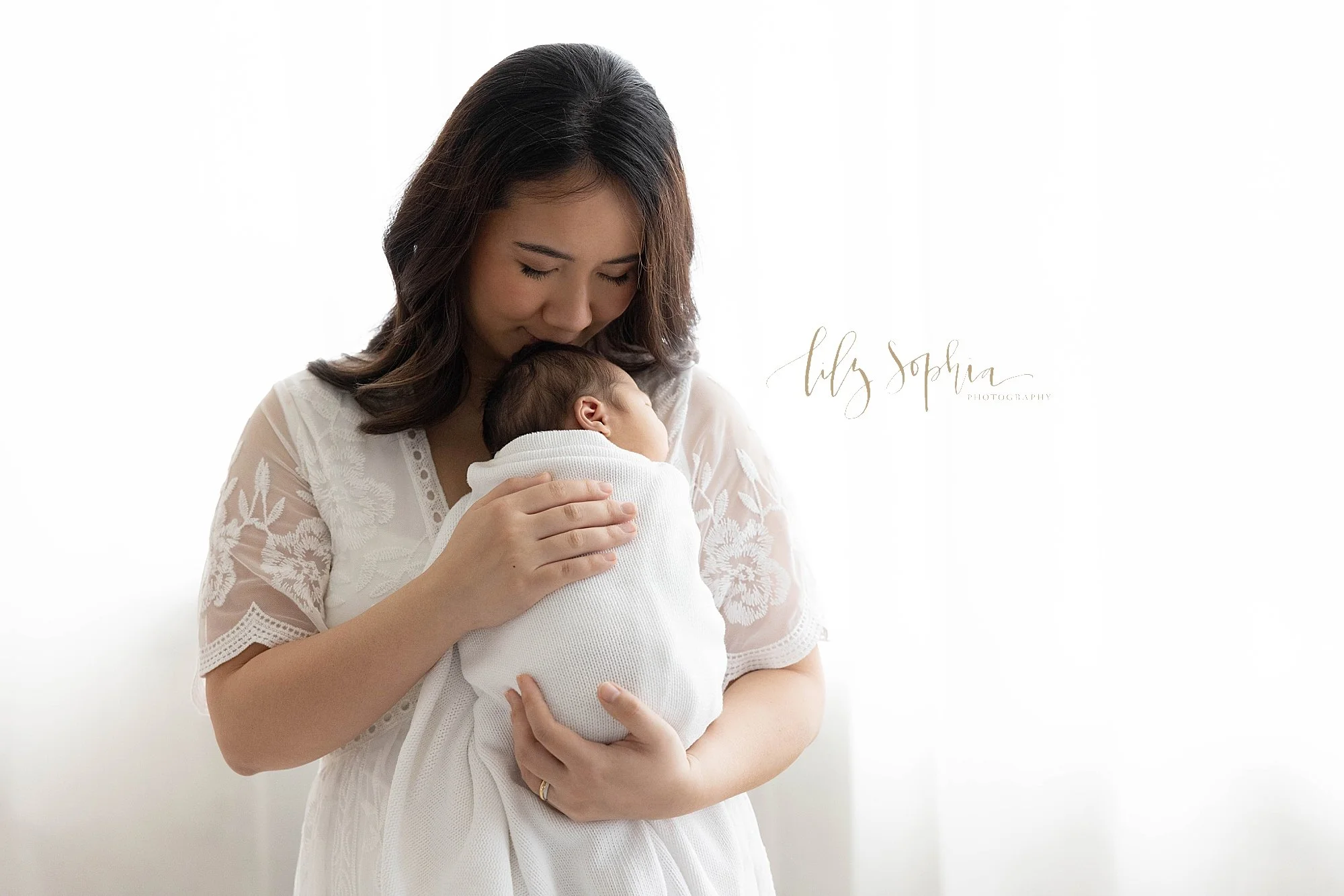 intown-atlanta-morningside-decatur-brookhaven-buckhead-natural-light-studio-family-portraits-newborn-baby-boy-photoshoot_0290.jpg