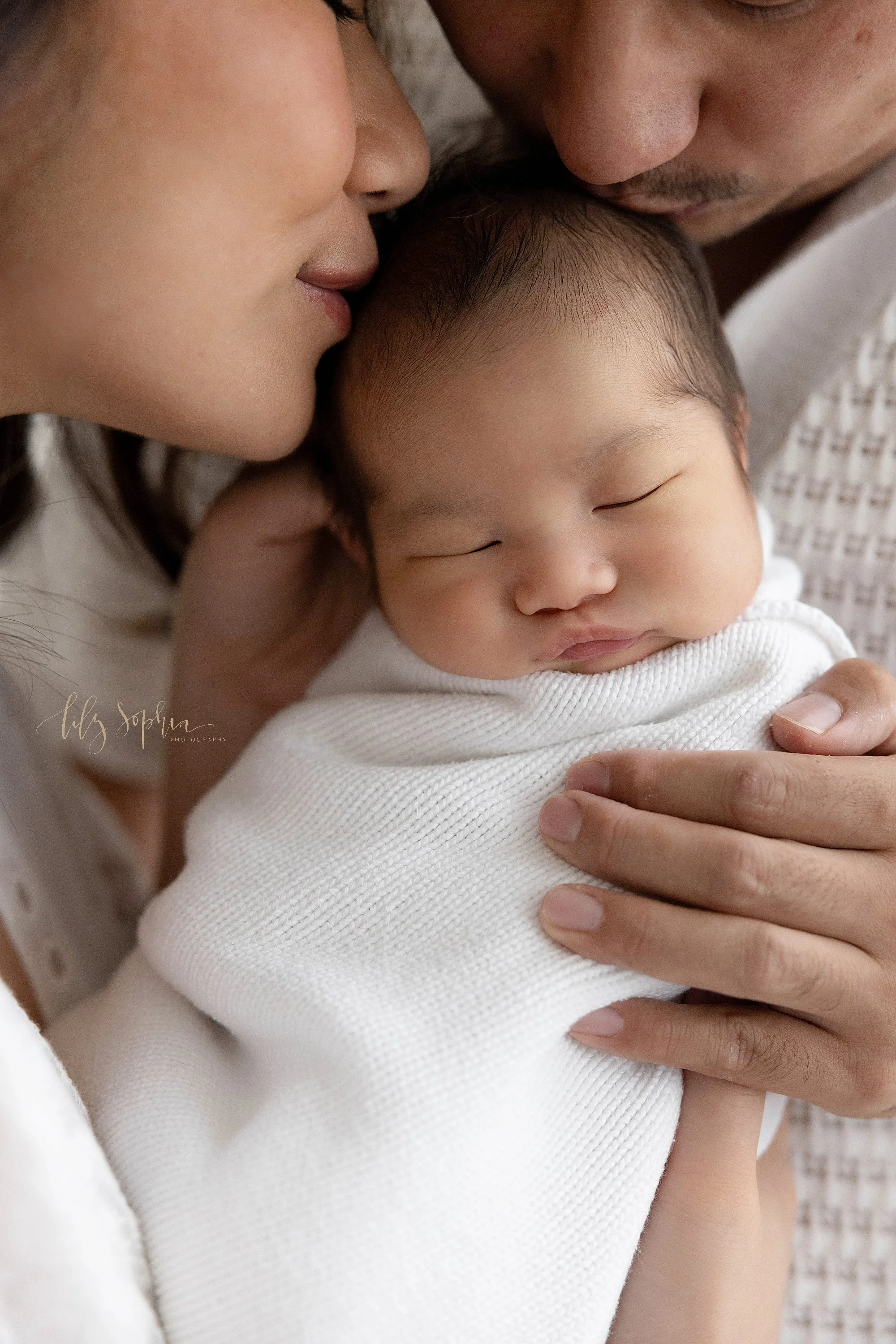 intown-atlanta-morningside-decatur-brookhaven-buckhead-natural-light-studio-family-portraits-newborn-baby-boy-photoshoot_0292.jpg