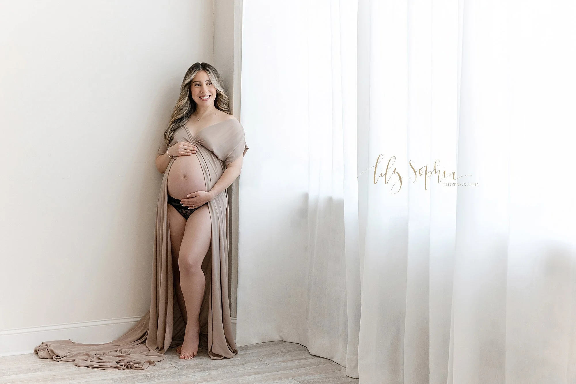 intown-atlanta-morningside-decatur-brookhaven-buckhead-natural-light-studio-maternity-portraits-couples-pregnancy-photoshoot-classic-timeless_0318.jpg