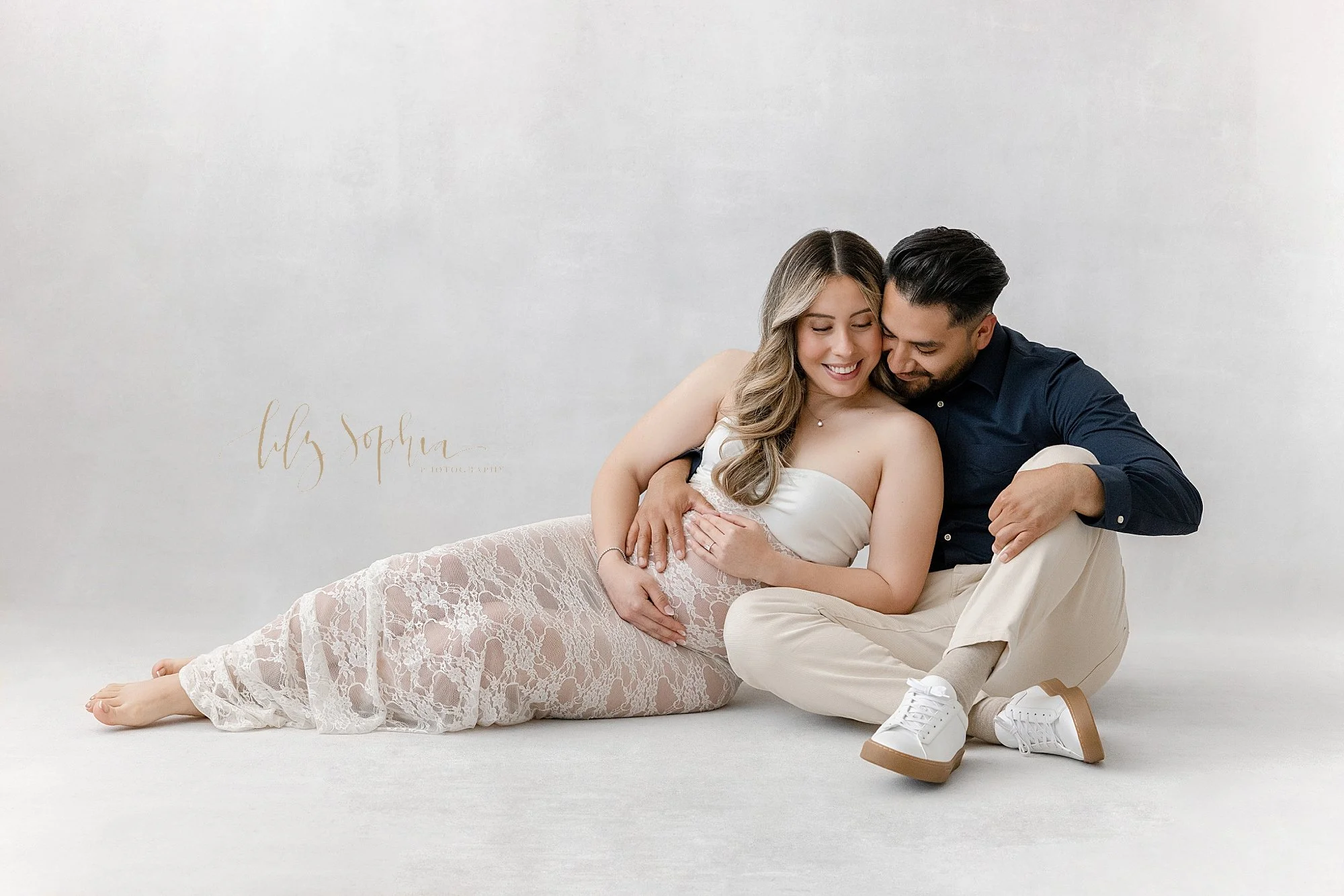 intown-atlanta-morningside-decatur-brookhaven-buckhead-natural-light-studio-maternity-portraits-couples-pregnancy-photoshoot-classic-timeless_0323.jpg