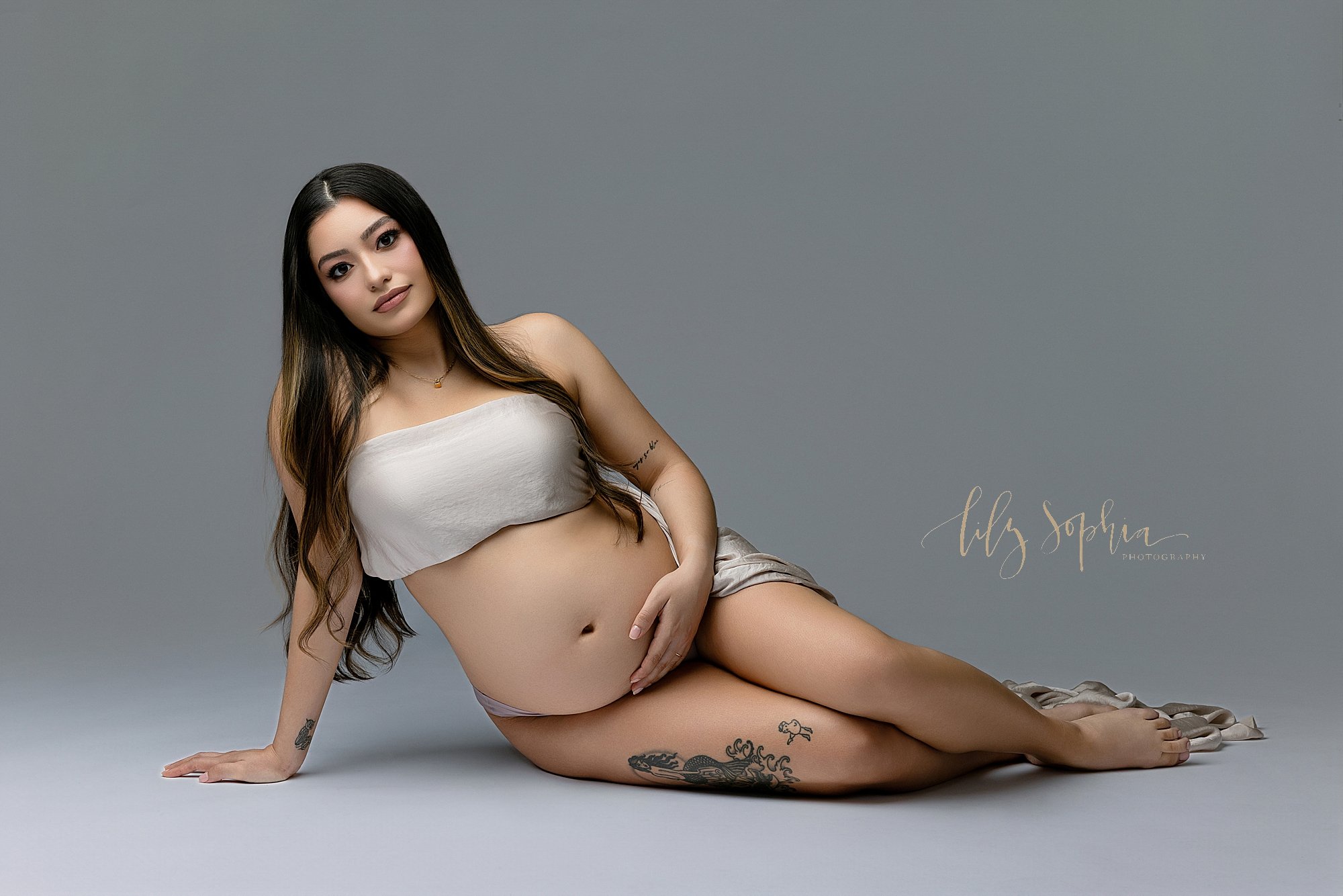intown-atlanta-morningside-decatur-brookhaven-buckhead-modern-studio-maternity-portraits-couples-pregnancy-photoshoot-classic-timeless_0335.jpg