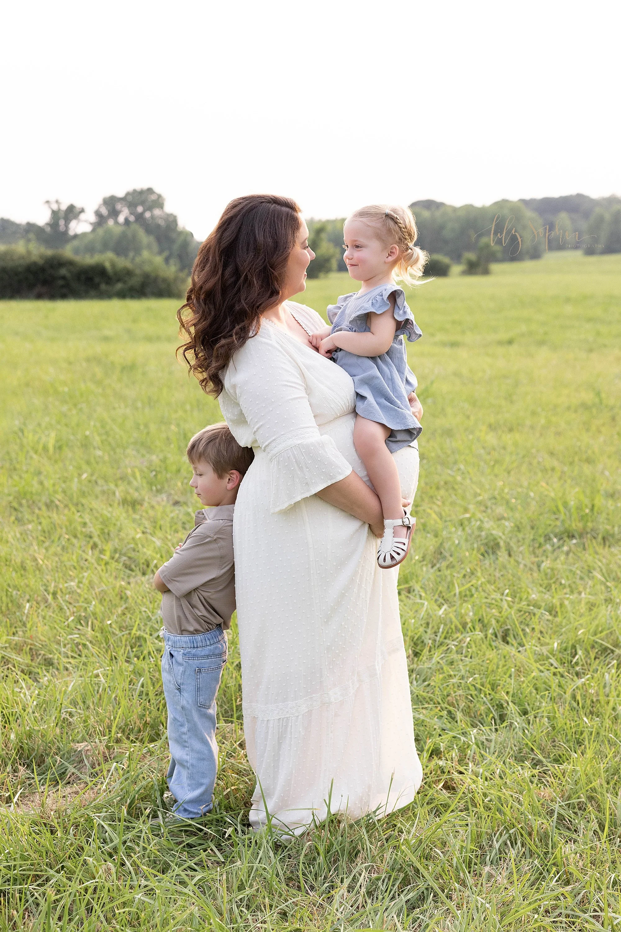 intown-atlanta-morningside-decatur-brookhaven-buckhead-natural-light-outdoor-maternity-portraits-family-pregnancy-photoshoot-sunset-field_0353.jpg