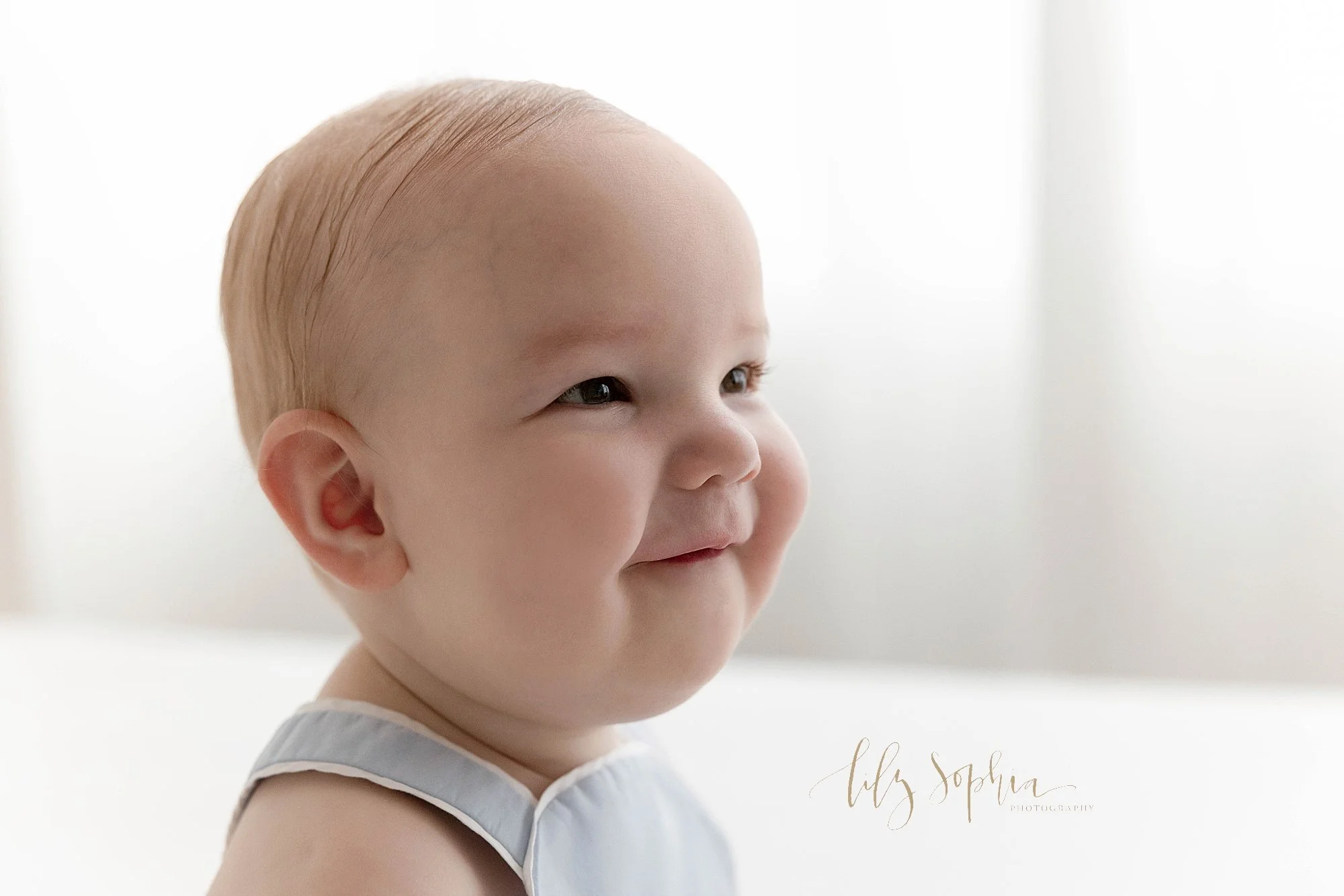 intown-atlanta-morningside-decatur-brookhaven-buckhead-natural-light-studio-portraits-family-baby-boy-first-birthday-milestone-cake-smash-photoshoot_0387.jpg