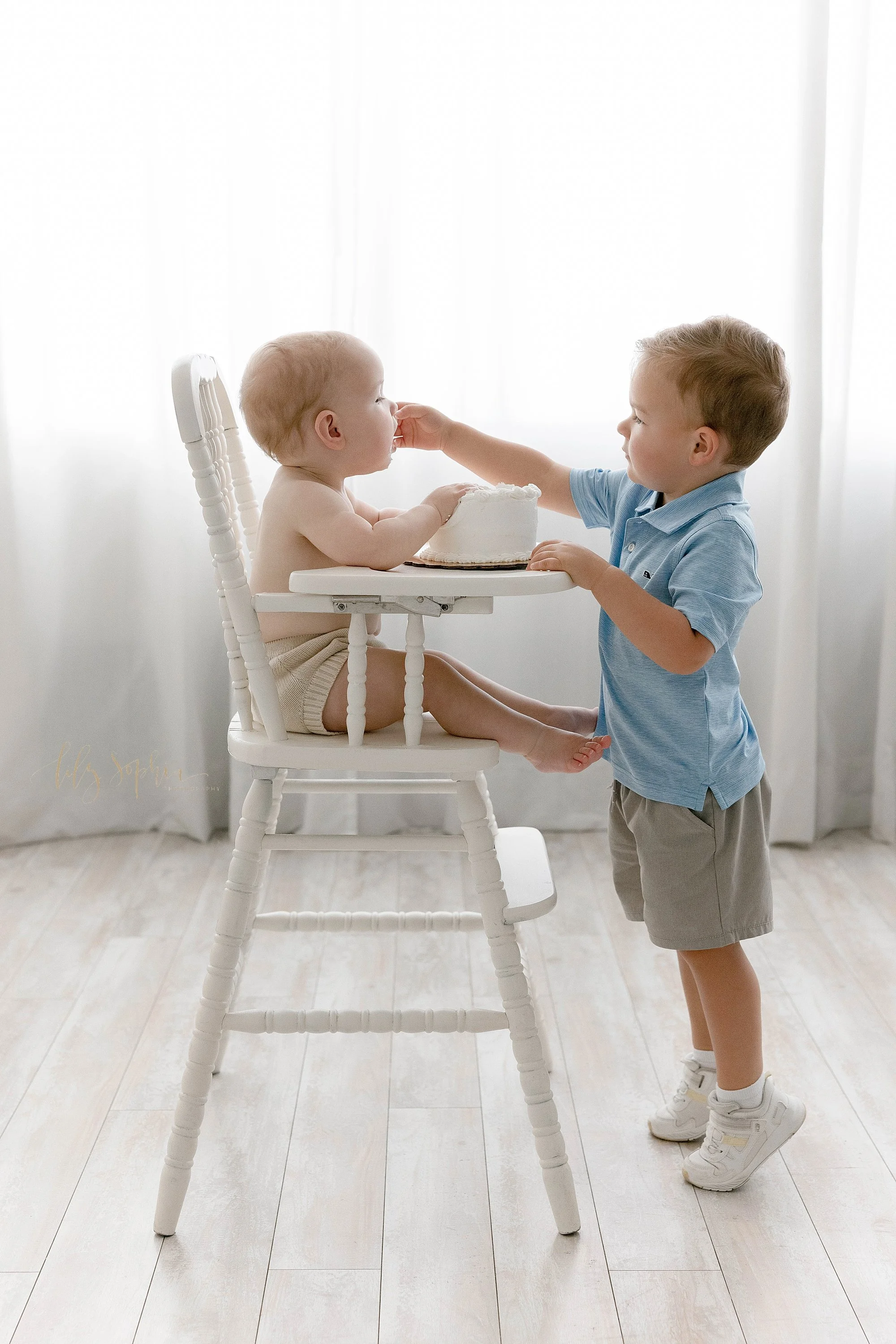 intown-atlanta-morningside-decatur-brookhaven-buckhead-natural-light-studio-portraits-family-baby-boy-first-birthday-milestone-cake-smash-photoshoot_0401.jpg