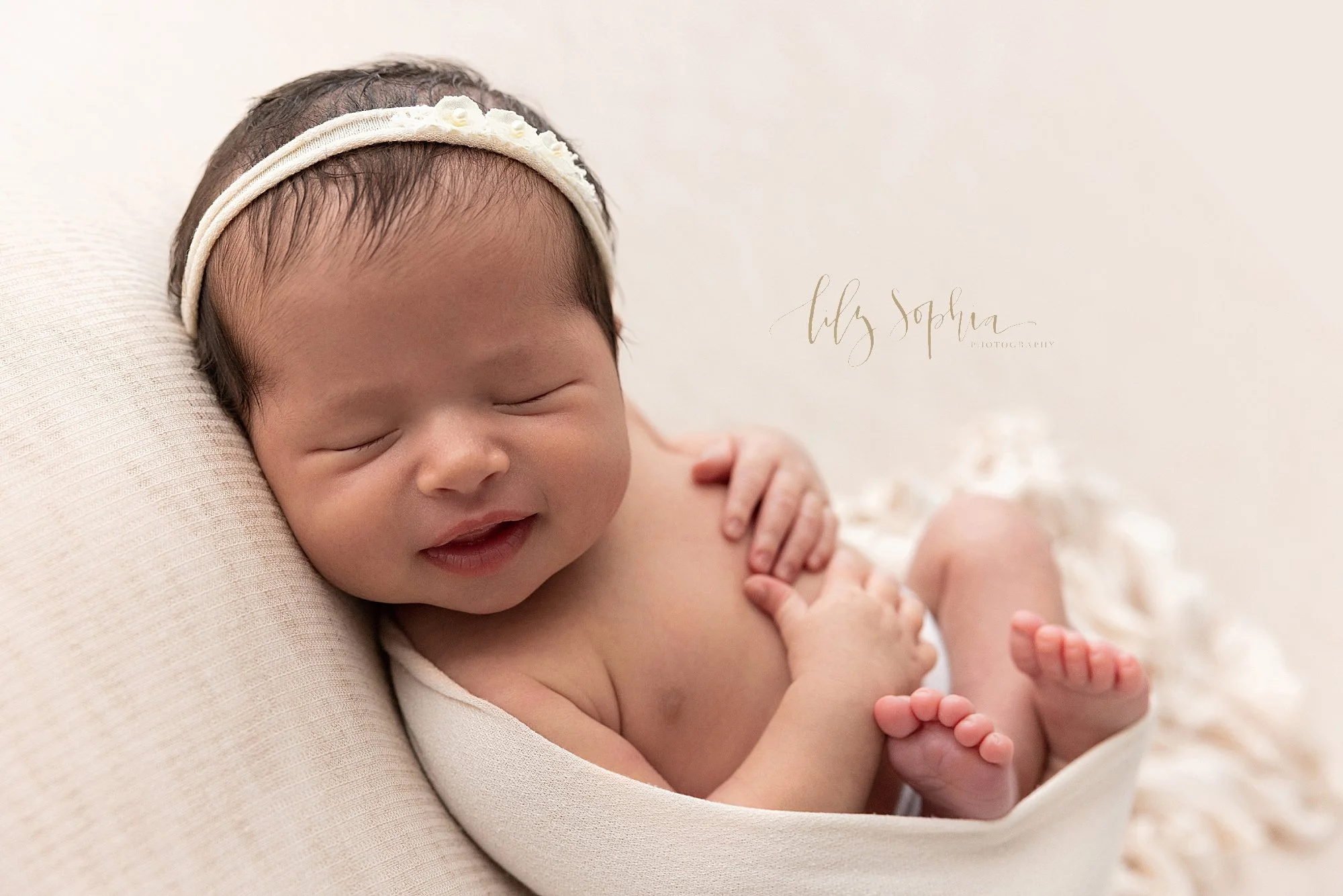intown-atlanta-morningside-decatur-brookhaven-buckhead-natural-light-studio-newborn-portraits-baby-girl-family-photoshoot_0497.jpg
