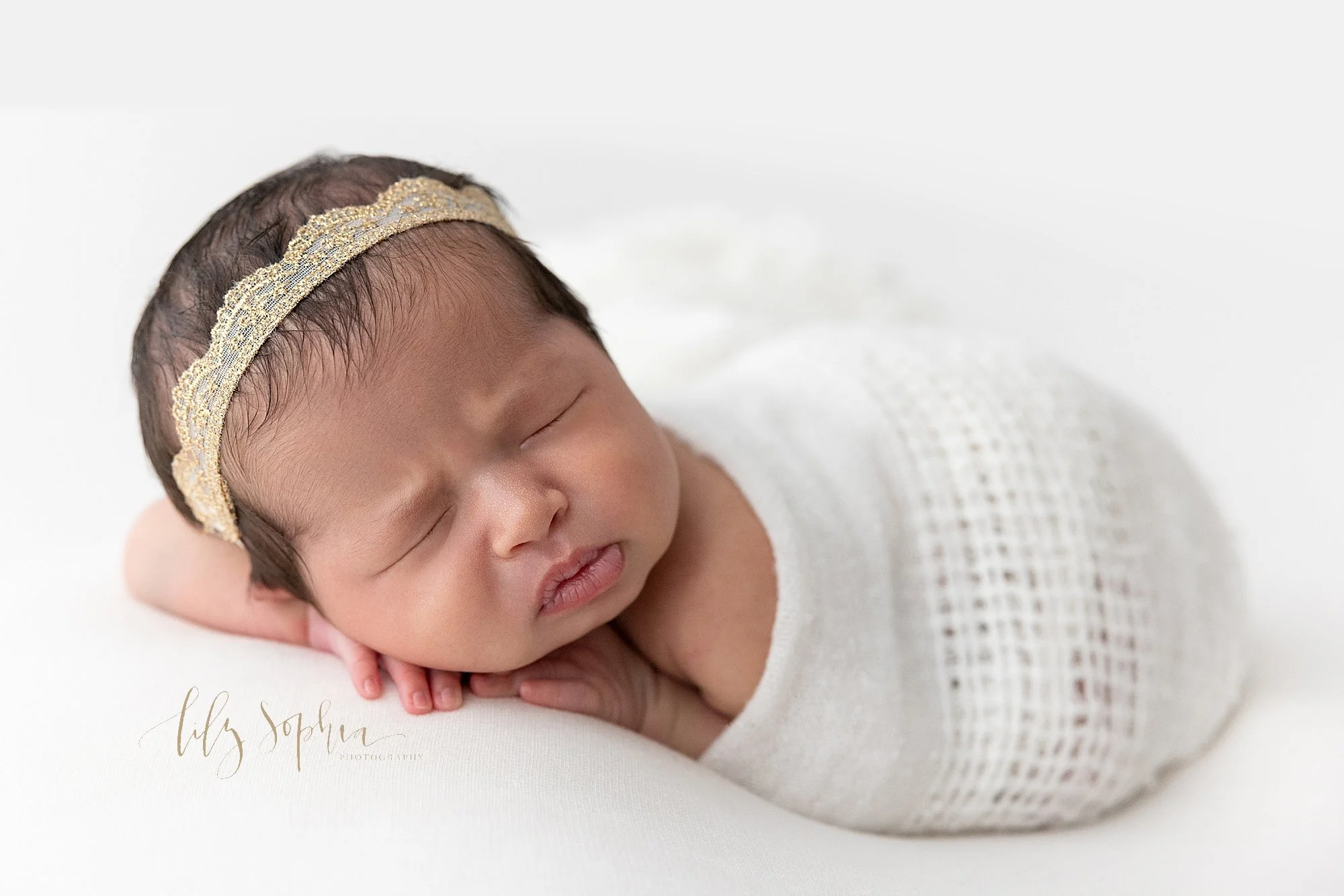 intown-atlanta-morningside-decatur-brookhaven-buckhead-natural-light-studio-newborn-portraits-baby-girl-family-photoshoot_0505.jpg
