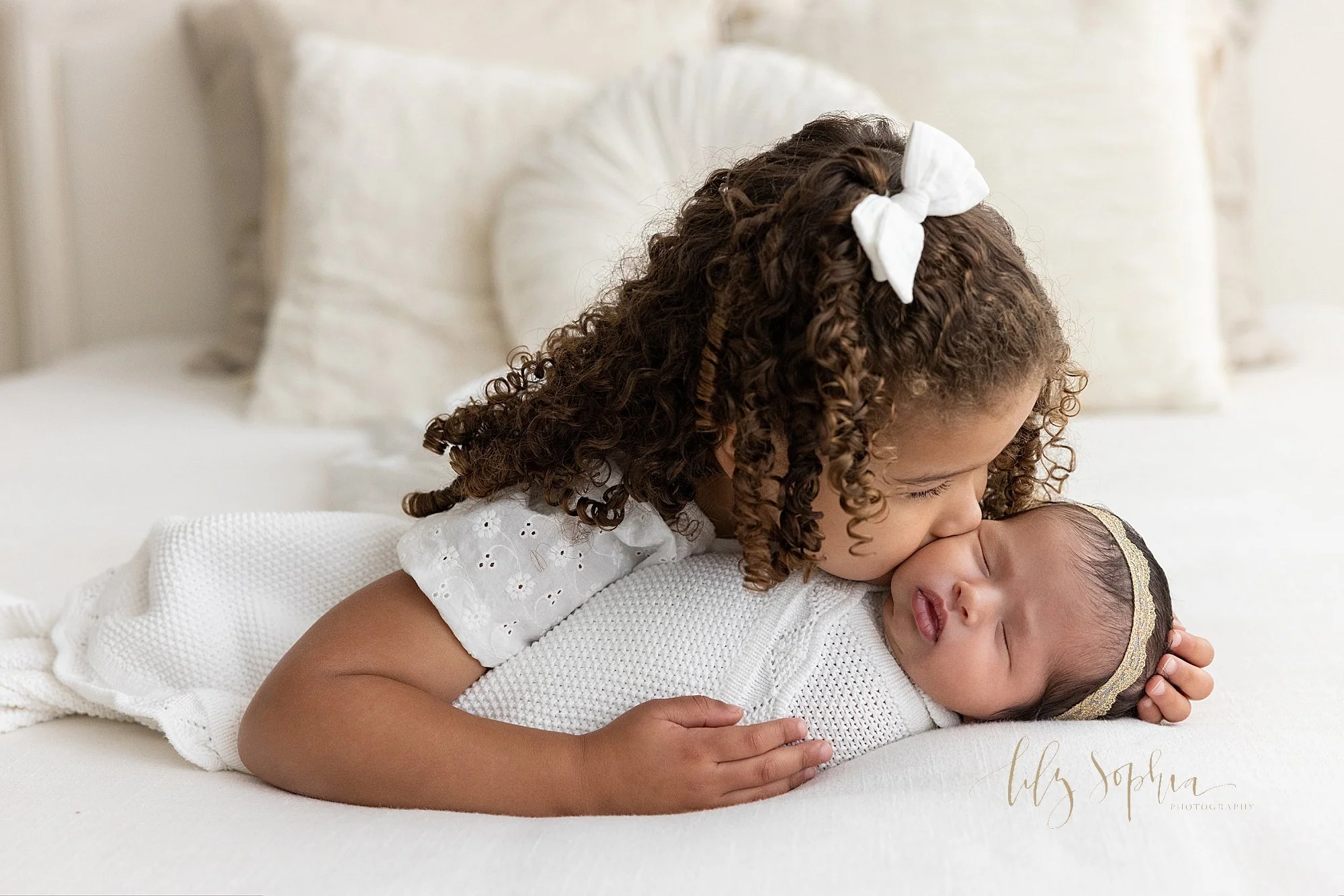intown-atlanta-morningside-decatur-brookhaven-buckhead-natural-light-studio-newborn-portraits-baby-girl-family-photoshoot_0506.jpg