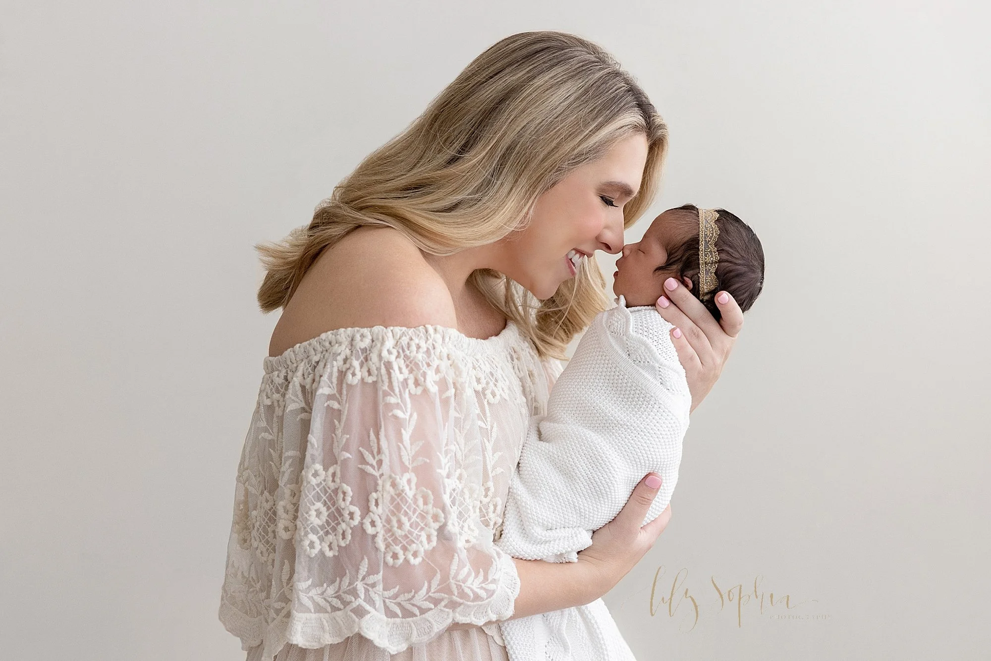 intown-atlanta-morningside-decatur-brookhaven-buckhead-natural-light-studio-newborn-portraits-baby-girl-family-photoshoot_0522.jpg