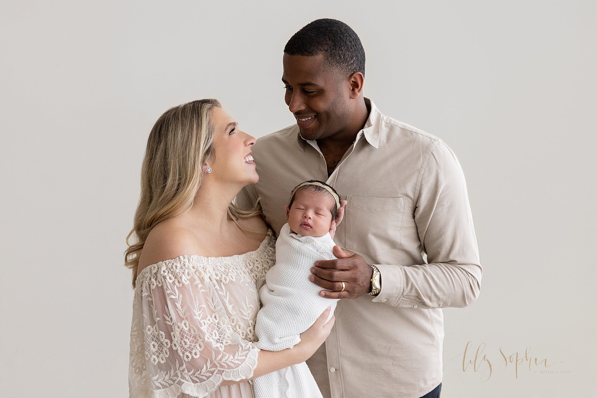 intown-atlanta-morningside-decatur-brookhaven-buckhead-natural-light-studio-newborn-portraits-baby-girl-family-photoshoot_0528.jpg