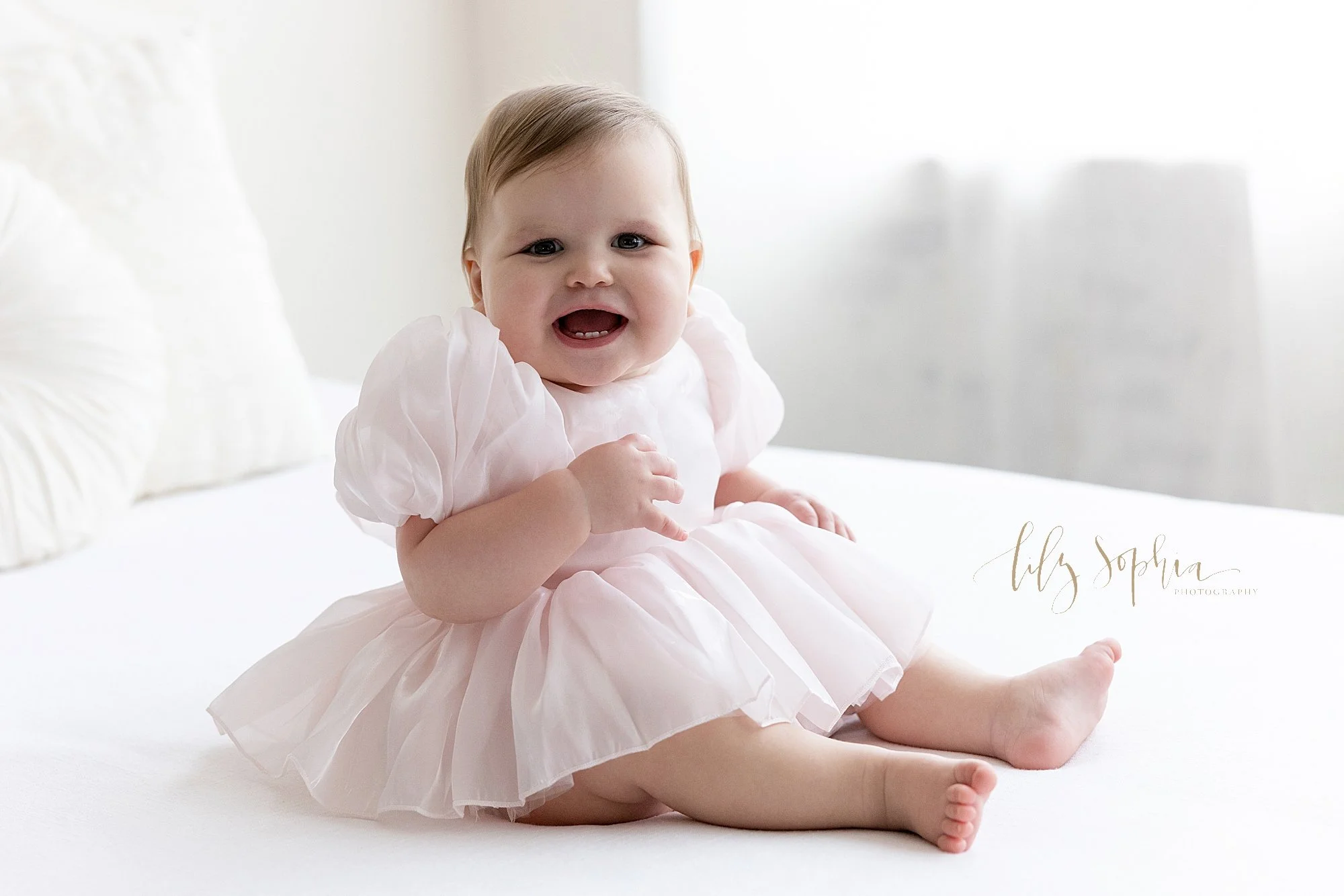 intown-atlanta-morningside-decatur-brookhaven-buckhead-natural-light-studio-milestone-first-birthday-baby-girl-family-portraits-cake-smash-photoshoot_0637.jpg