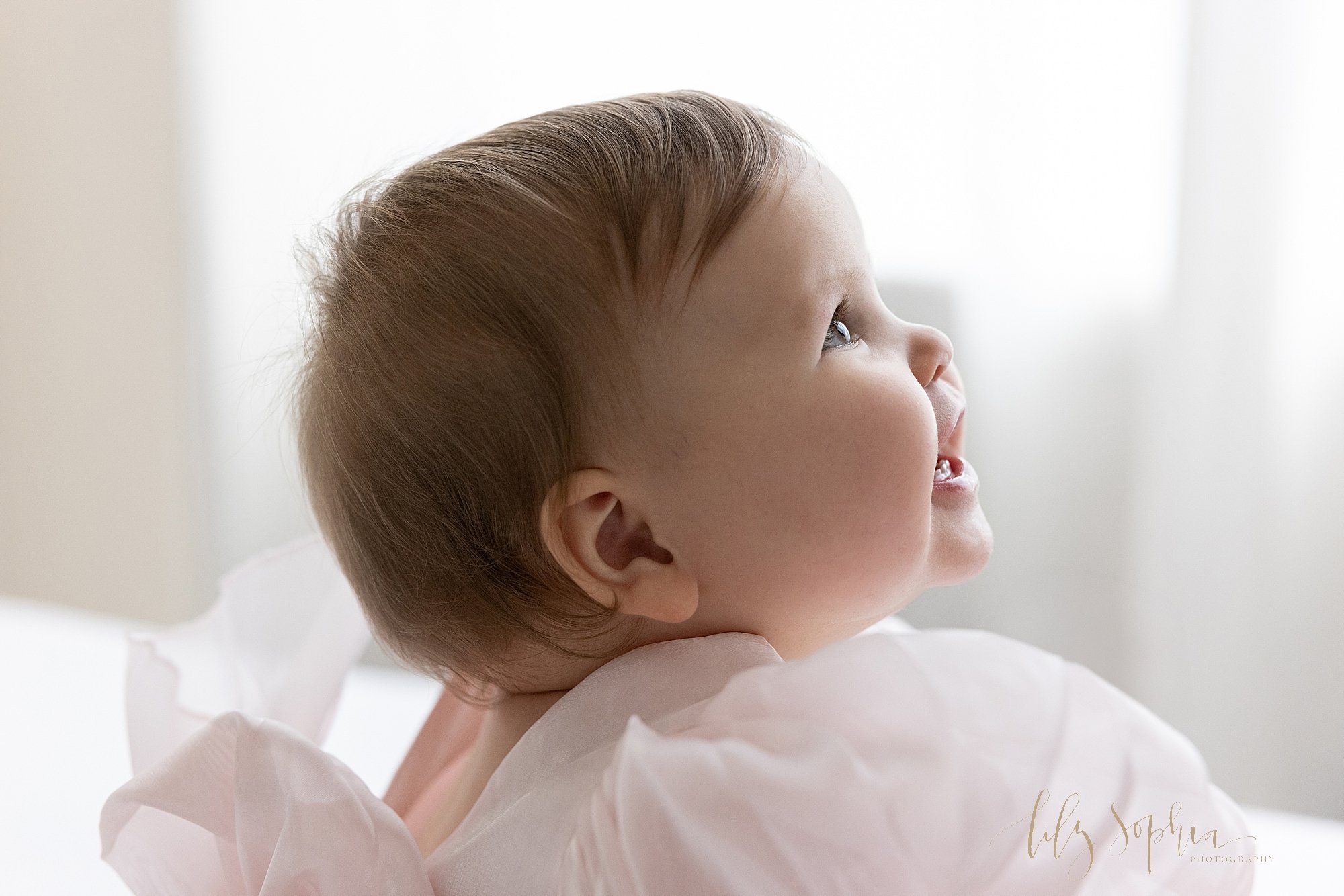 intown-atlanta-morningside-decatur-brookhaven-buckhead-natural-light-studio-milestone-first-birthday-baby-girl-family-portraits-cake-smash-photoshoot_0640.jpg