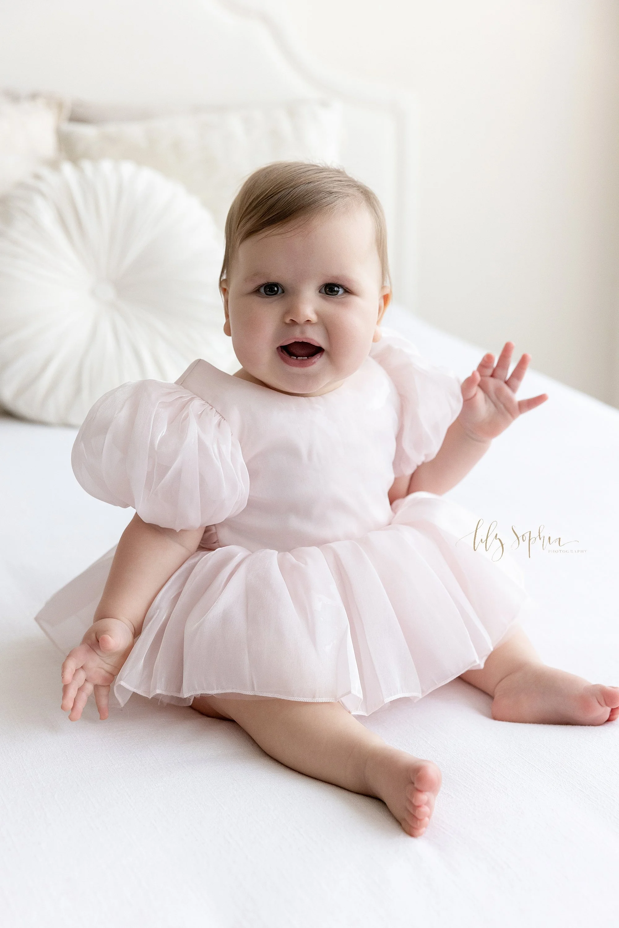intown-atlanta-morningside-decatur-brookhaven-buckhead-natural-light-studio-milestone-first-birthday-baby-girl-family-portraits-cake-smash-photoshoot_0639.jpg