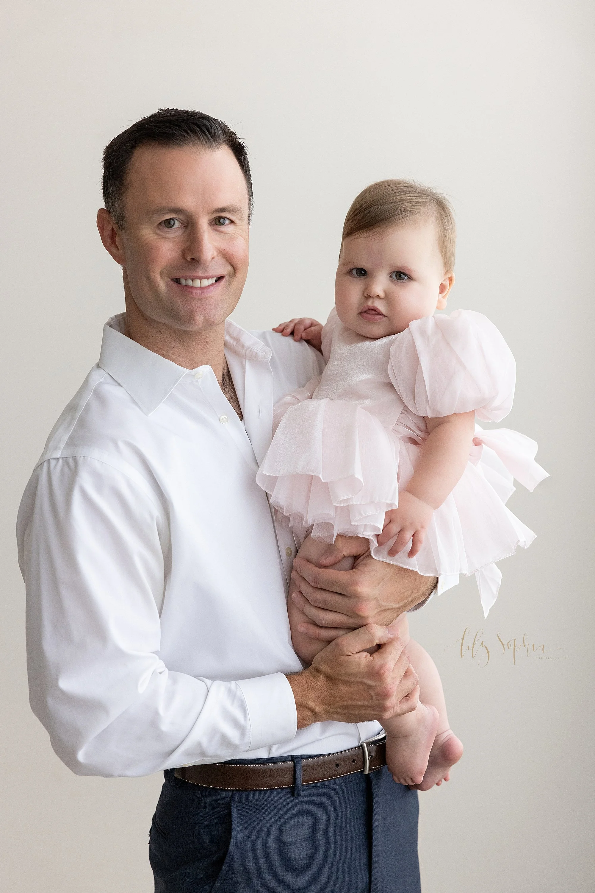 intown-atlanta-morningside-decatur-brookhaven-buckhead-natural-light-studio-milestone-first-birthday-baby-girl-family-portraits-cake-smash-photoshoot_0646.jpg