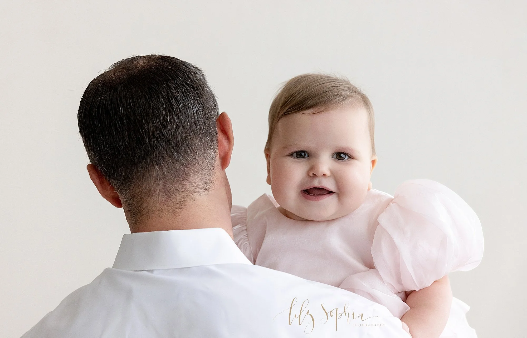 intown-atlanta-morningside-decatur-brookhaven-buckhead-natural-light-studio-milestone-first-birthday-baby-girl-family-portraits-cake-smash-photoshoot_0654.jpg