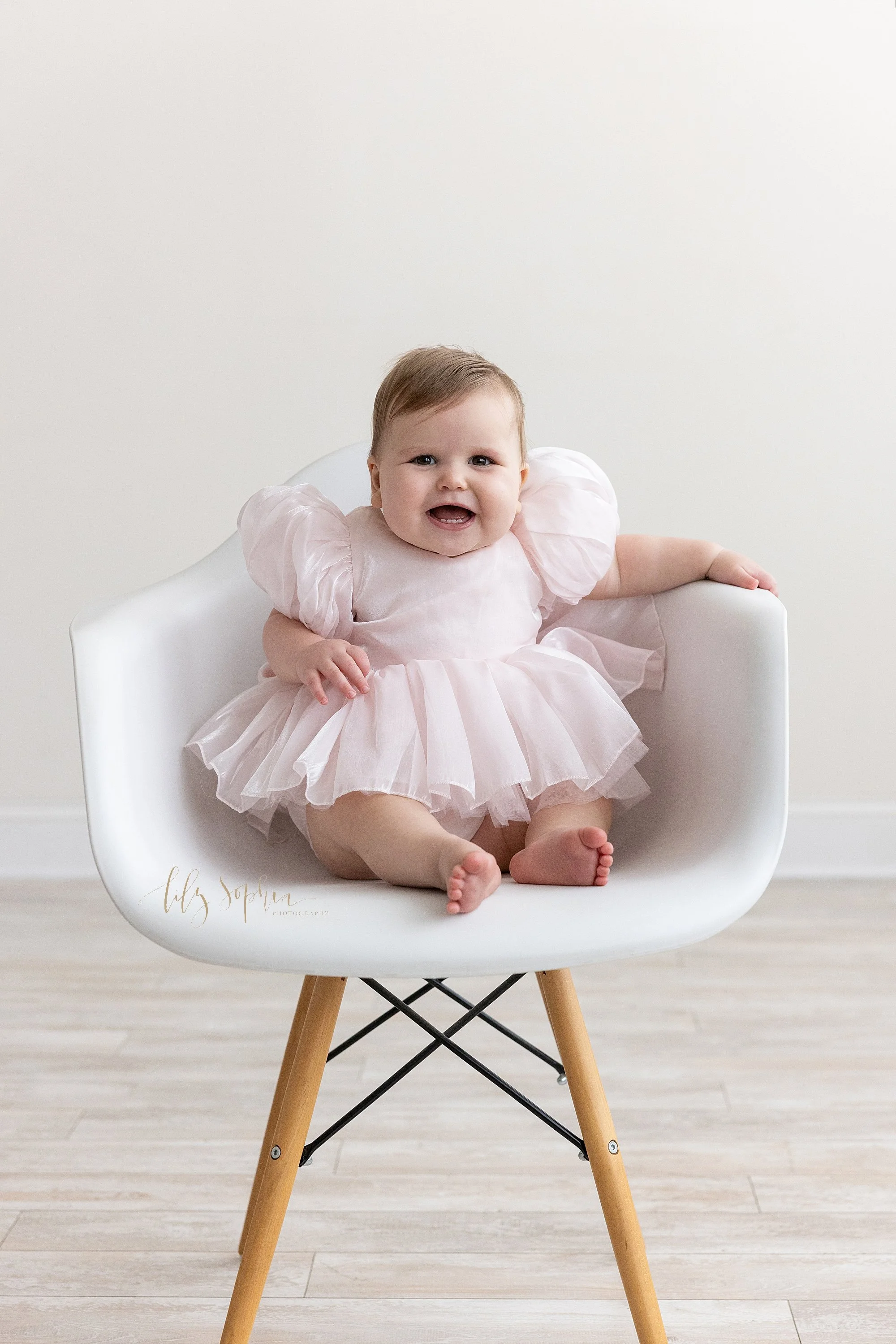 intown-atlanta-morningside-decatur-brookhaven-buckhead-natural-light-studio-milestone-first-birthday-baby-girl-family-portraits-cake-smash-photoshoot_0660.jpg