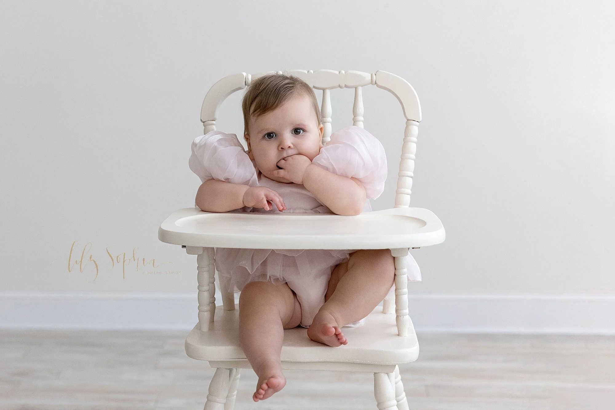 intown-atlanta-morningside-decatur-brookhaven-buckhead-natural-light-studio-milestone-first-birthday-baby-girl-family-portraits-cake-smash-photoshoot_0664.jpg