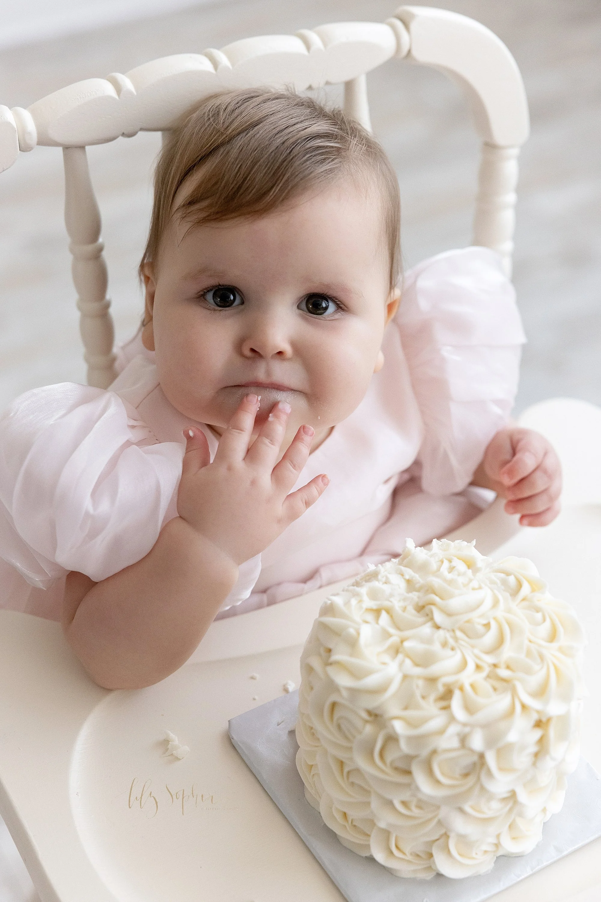 intown-atlanta-morningside-decatur-brookhaven-buckhead-natural-light-studio-milestone-first-birthday-baby-girl-family-portraits-cake-smash-photoshoot_0667.jpg