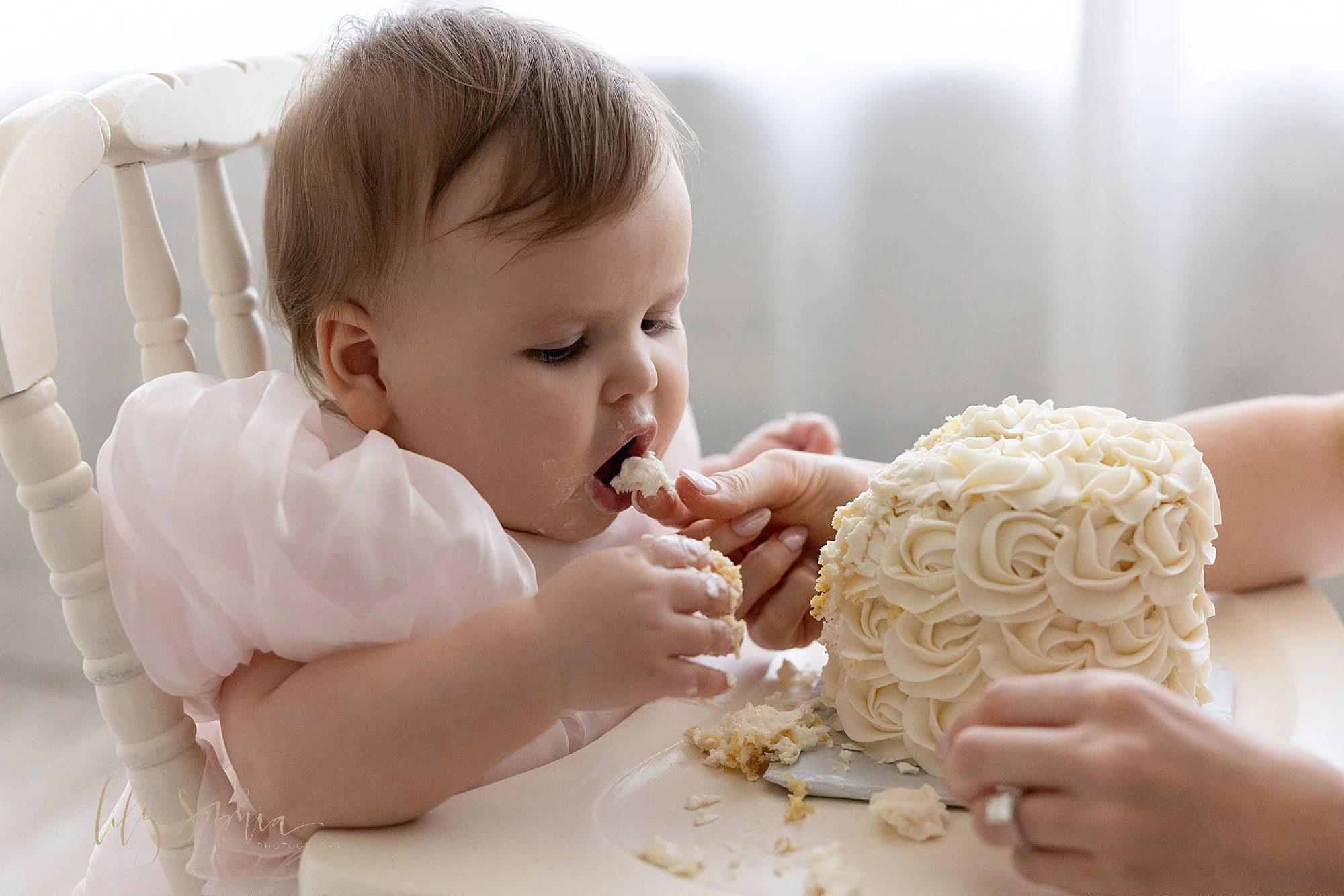 intown-atlanta-morningside-decatur-brookhaven-buckhead-natural-light-studio-milestone-first-birthday-baby-girl-family-portraits-cake-smash-photoshoot_0669.jpg