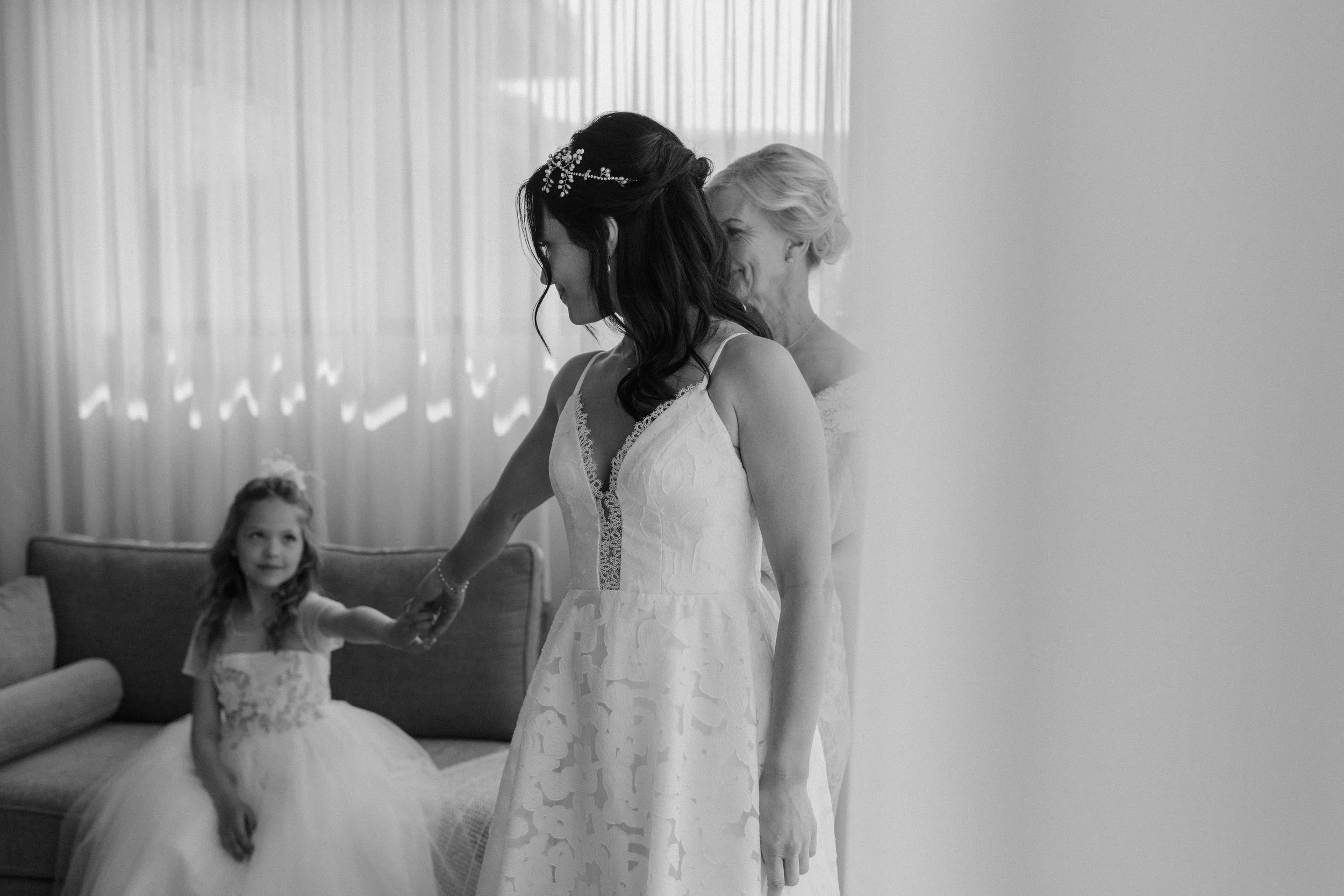  Getting Ready Wedding Photos in Vernon, BC at Kalamalka Lake 