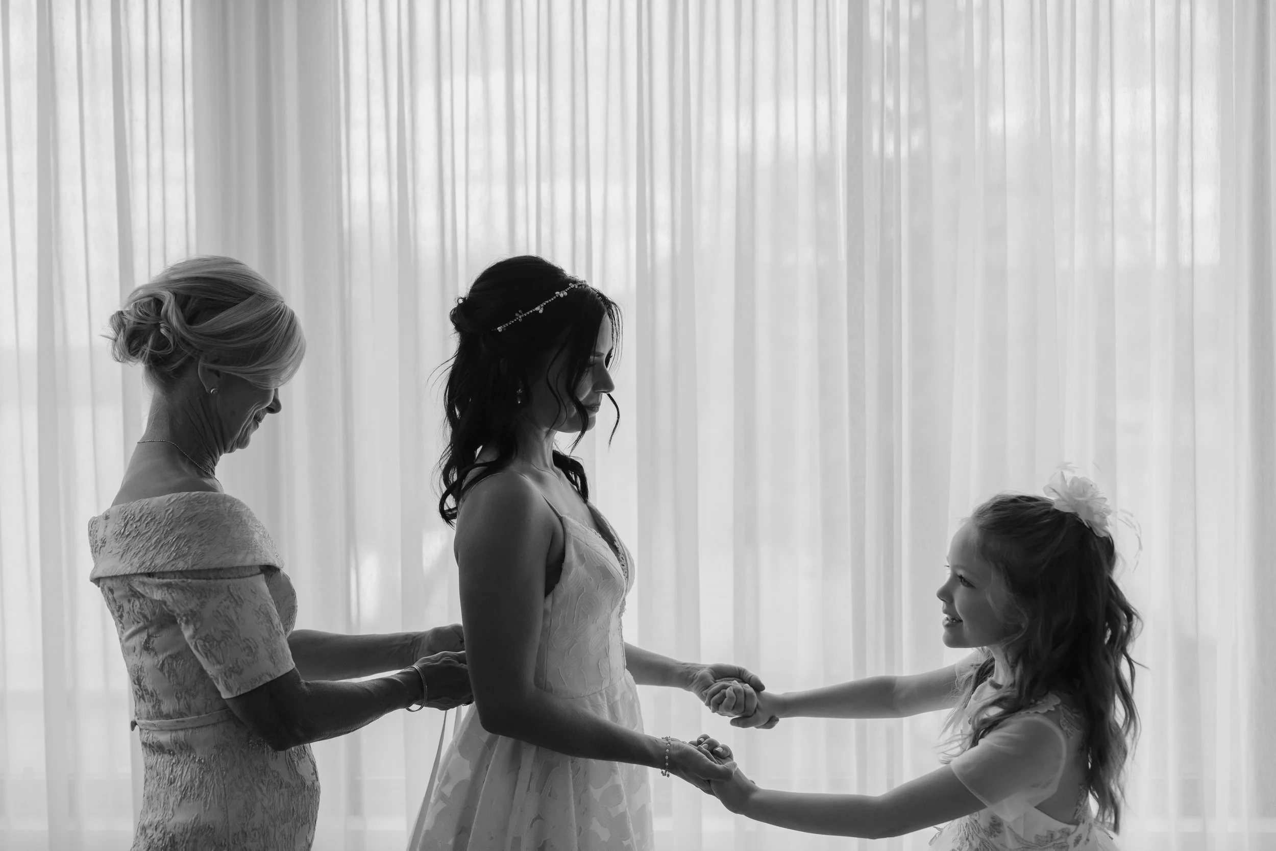  Getting Ready Wedding Photos in Vernon, BC at Kalamalka Lake 