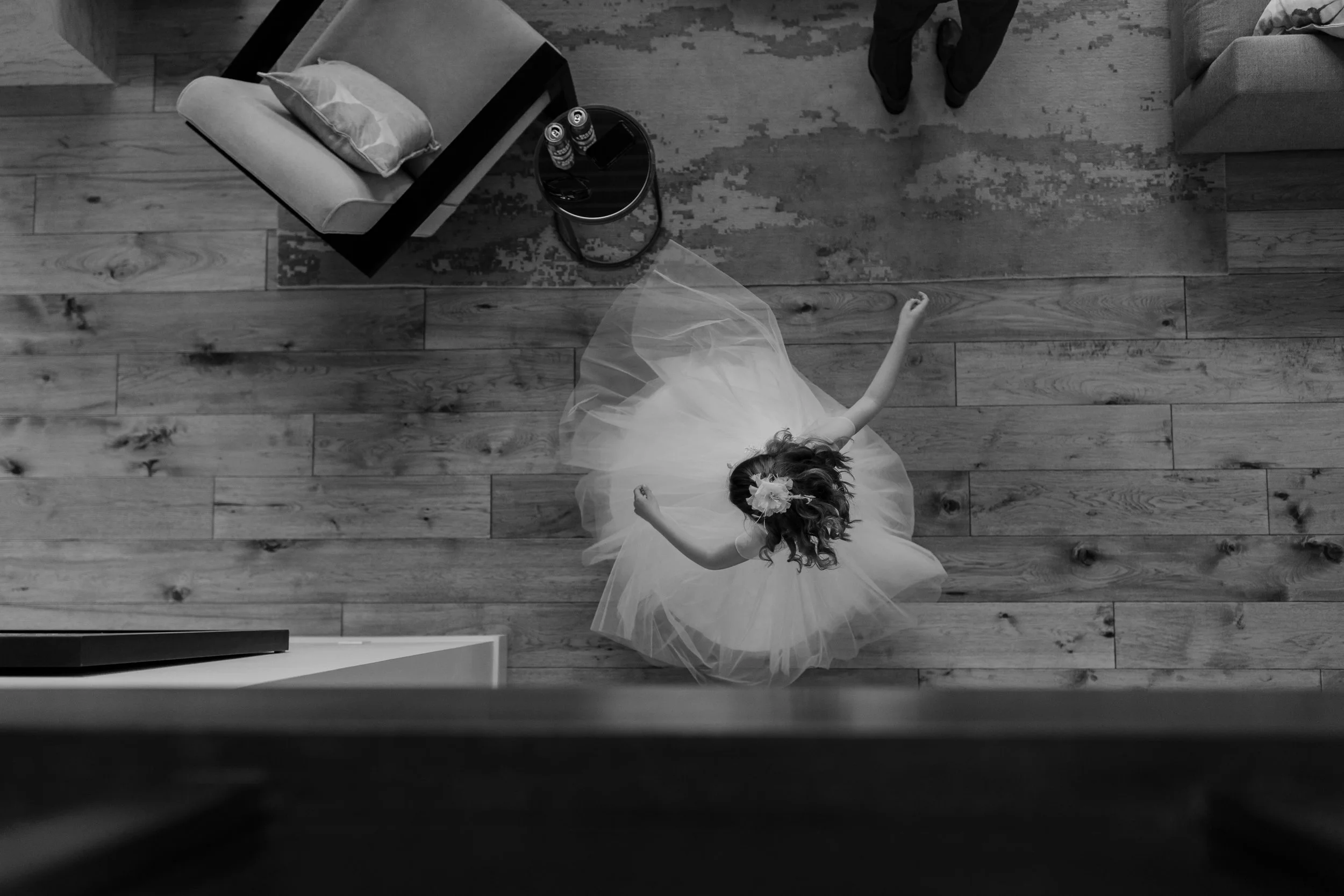  Getting Ready Wedding Photos in Vernon, BC at Kalamalka Lake 